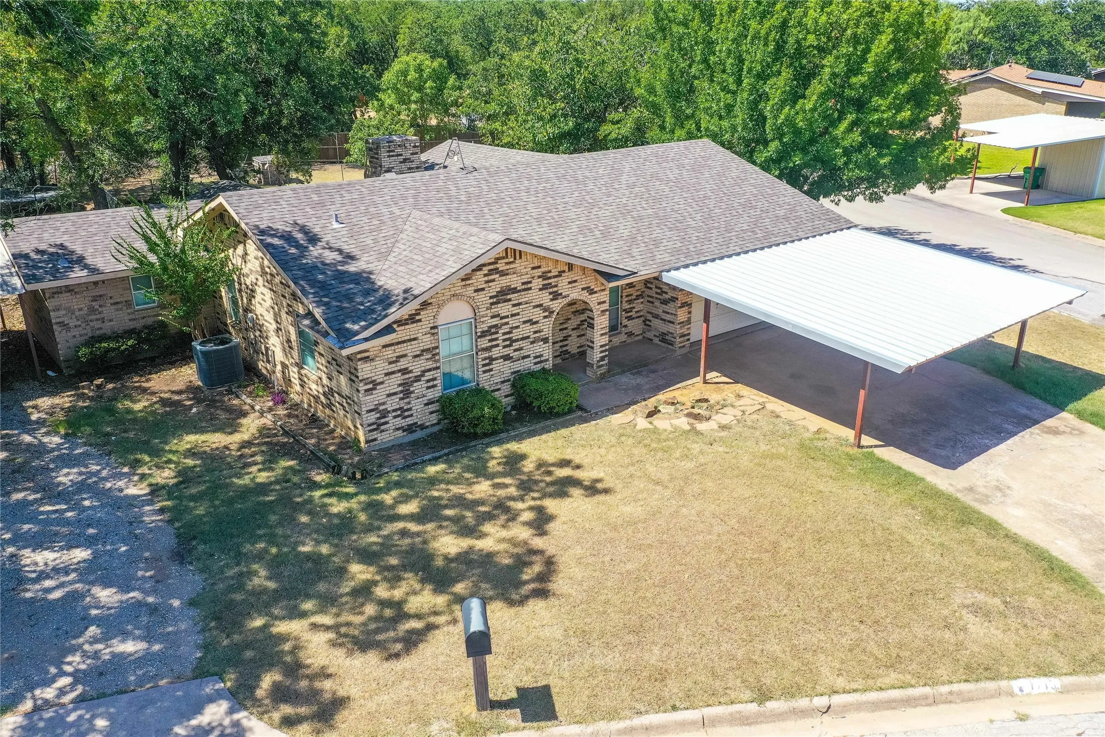 Single Family Residence For Sale in Jack County , 1715 Timberlane Street, Jacksboro, Texas 76458, 3 Bedroom, 2 Bathroom, 2 Garage spaces, 1,796 Sqft, built in 1975, mls#21347929, Real Estate Agent in Jacksboro, Homes For Sale in Jack county, Homes For Sale in Jacksboro, Realtor in Jacksboro Texas, Real Estate Brokerage Independent Realty Texas, Luminita Cordes Realtor