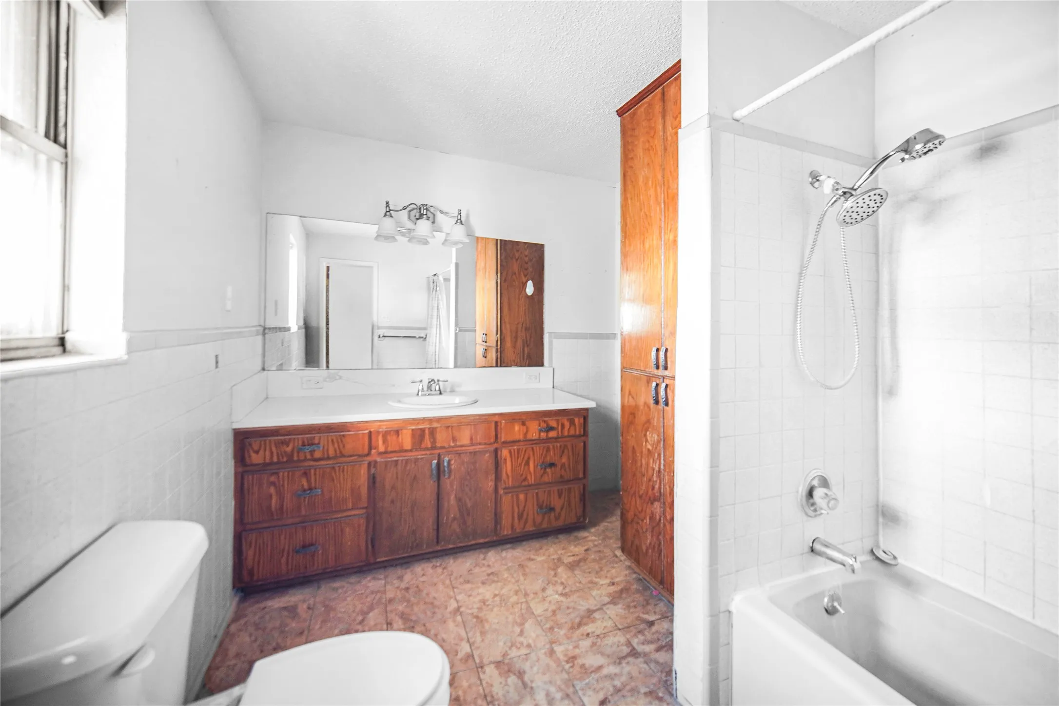 Single Family Residence For Sale in Jack County , 1715 Timberlane Street, Jacksboro, Texas 76458, 3 Bedroom, 2 Bathroom, 2 Garage spaces, 1,796 Sqft, built in 1975, mls#21347929, Real Estate Agent in Jacksboro, Homes For Sale in Jack county, Homes For Sale in Jacksboro, Realtor in Jacksboro Texas, Real Estate Brokerage Independent Realty Texas, Luminita Cordes Realtor
