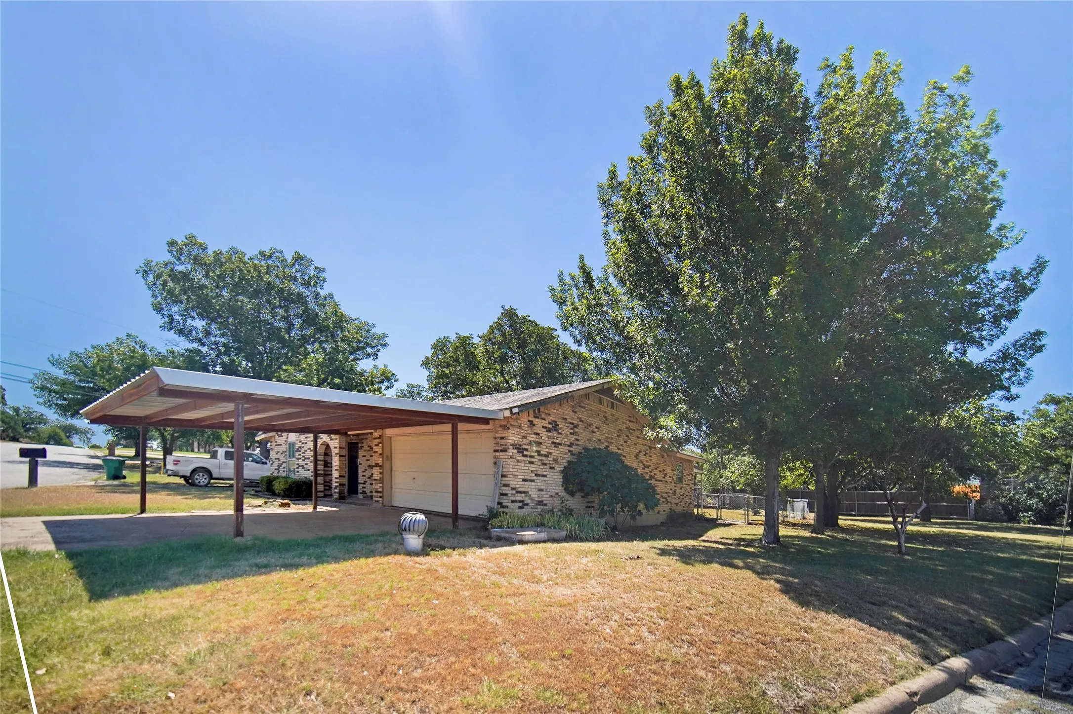 Single Family Residence For Sale in Jack County , 1715 Timberlane Street, Jacksboro, Texas 76458, 3 Bedroom, 2 Bathroom, 2 Garage spaces, 1,796 Sqft, built in 1975, mls#21347929, Real Estate Agent in Jacksboro, Homes For Sale in Jack county, Homes For Sale in Jacksboro, Realtor in Jacksboro Texas, Real Estate Brokerage Independent Realty Texas, Luminita Cordes Realtor