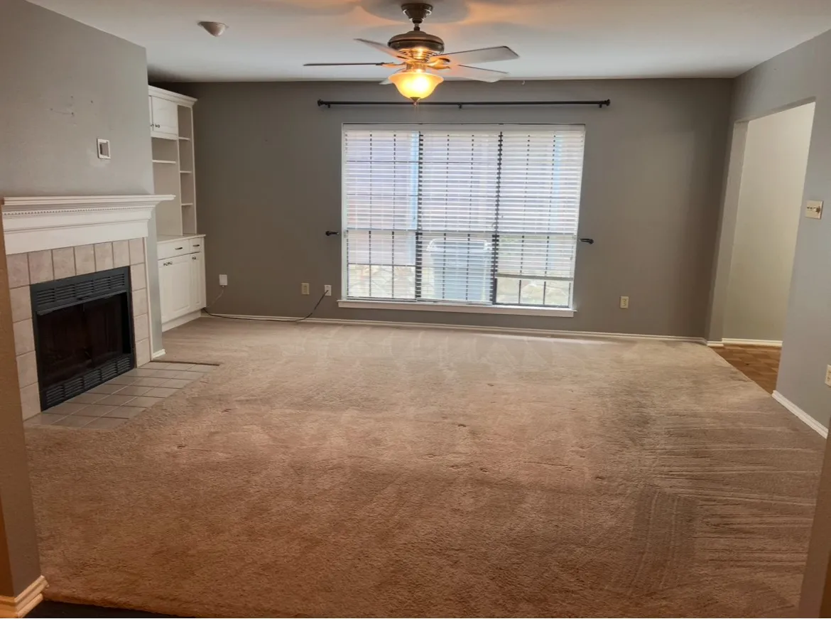 Townhouse For Sale in Tarrant County , 2123 Mistletoe Avenue B, Fort Worth, Texas 76110, 2 Bedroom, 2 Bathroom, Garage spaces, 1,242 Sqft, built in 1983, mls#21347506, Real Estate Agent in Fort Worth, Homes For Sale in Tarrant county, Homes For Sale in Fort Worth, Realtor in Fort Worth Texas, Real Estate Brokerage Independent Realty Texas, Luminita Cordes Realtor