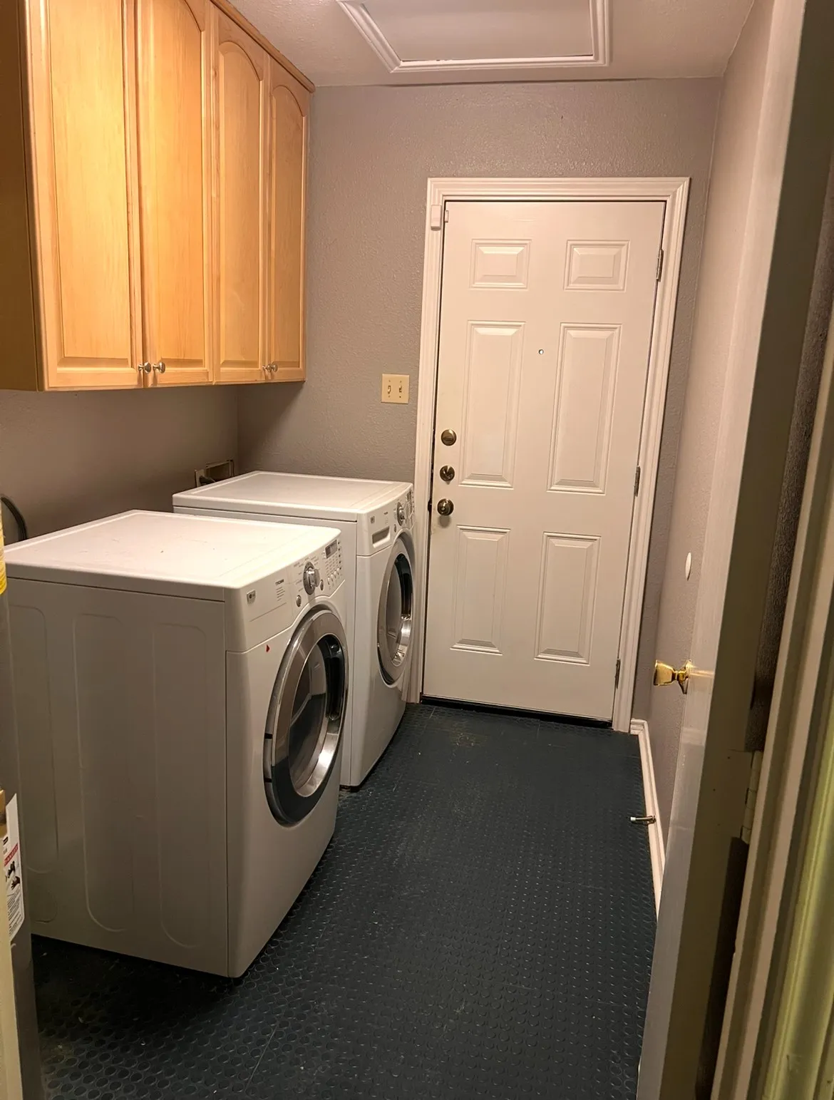 Townhouse For Sale in Tarrant County , 2123 Mistletoe Avenue B, Fort Worth, Texas 76110, 2 Bedroom, 2 Bathroom, Garage spaces, 1,242 Sqft, built in 1983, mls#21347506, Real Estate Agent in Fort Worth, Homes For Sale in Tarrant county, Homes For Sale in Fort Worth, Realtor in Fort Worth Texas, Real Estate Brokerage Independent Realty Texas, Luminita Cordes Realtor
