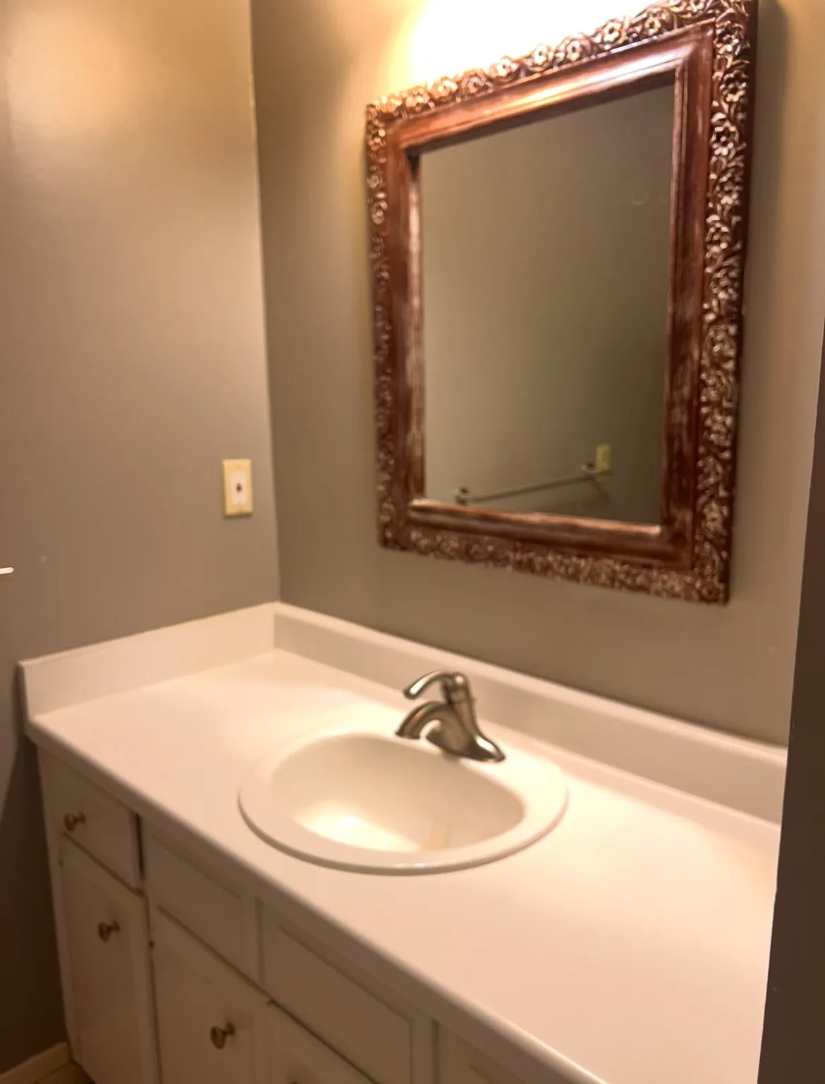 Townhouse For Sale in Tarrant County , 2123 Mistletoe Avenue B, Fort Worth, Texas 76110, 2 Bedroom, 2 Bathroom, Garage spaces, 1,242 Sqft, built in 1983, mls#21347506, Real Estate Agent in Fort Worth, Homes For Sale in Tarrant county, Homes For Sale in Fort Worth, Realtor in Fort Worth Texas, Real Estate Brokerage Independent Realty Texas, Luminita Cordes Realtor