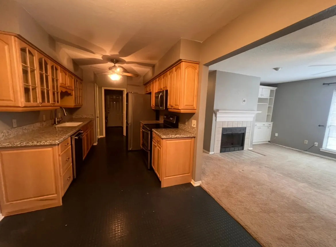 Townhouse For Sale in Tarrant County , 2123 Mistletoe Avenue B, Fort Worth, Texas 76110, 2 Bedroom, 2 Bathroom, Garage spaces, 1,242 Sqft, built in 1983, mls#21347506, Real Estate Agent in Fort Worth, Homes For Sale in Tarrant county, Homes For Sale in Fort Worth, Realtor in Fort Worth Texas, Real Estate Brokerage Independent Realty Texas, Luminita Cordes Realtor