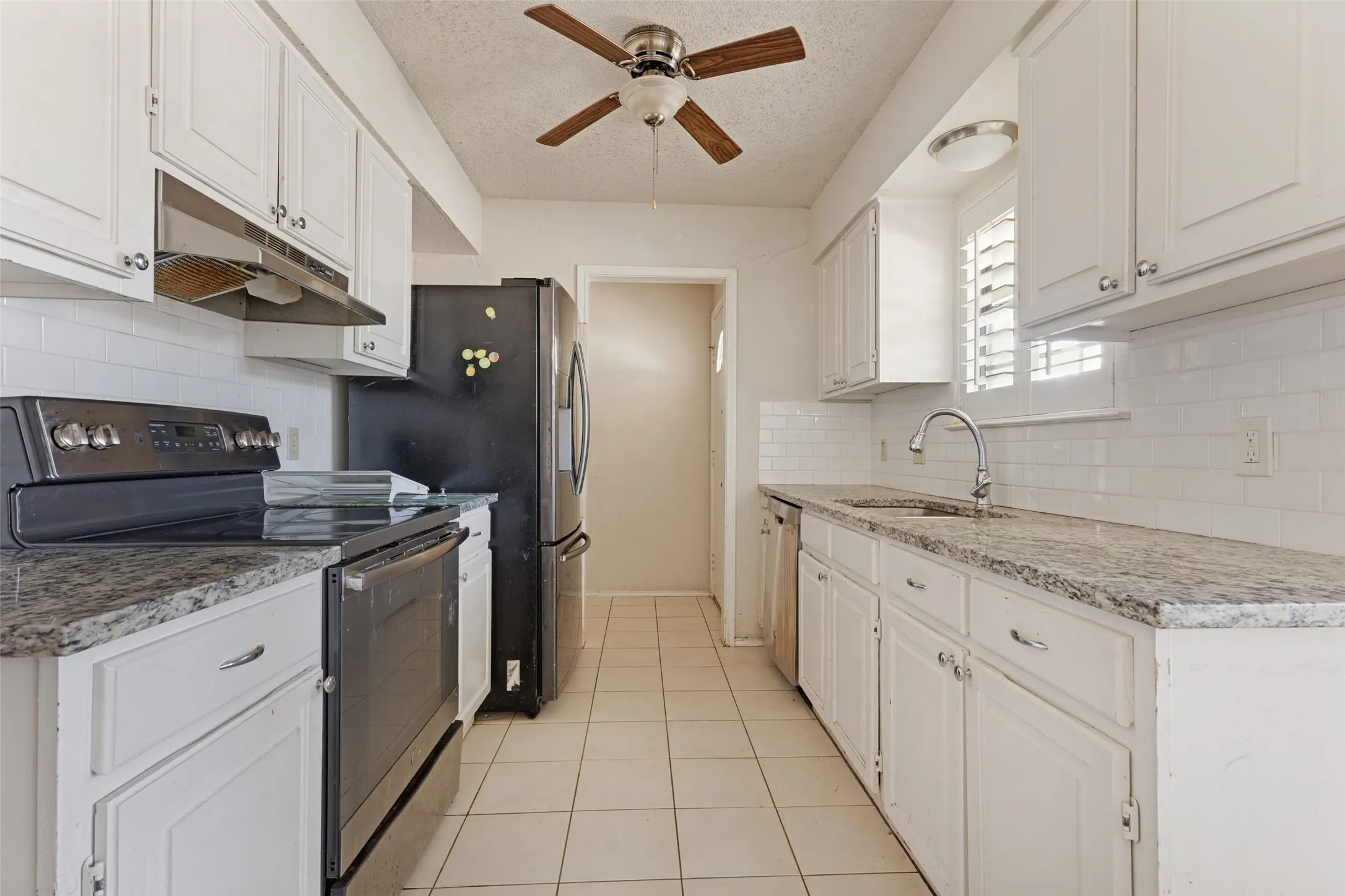 Single Family Residence For Sale in Tarrant County , 704 Short Street, Saginaw, Texas 76179, 3 Bedroom, 2 Bathroom, 2 Garage spaces, 1,432 Sqft, built in 1983, mls#21339031, Real Estate Agent in Saginaw, Homes For Sale in Tarrant county, Homes For Sale in Saginaw, Realtor in Saginaw Texas, Real Estate Brokerage Independent Realty Texas, Luminita Cordes Realtor