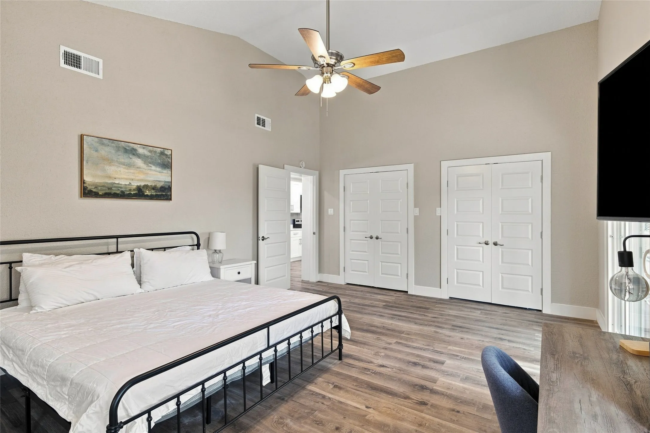 Single Family Residence For Sale in Tarrant County , 720 Thersa Drive, River Oaks, Texas 76114, 3 Bedroom, 2 Bathroom, Garage spaces, 1,788 Sqft, built in 1951, mls#21348461, Real Estate Agent in River Oaks, Homes For Sale in Tarrant county, Homes For Sale in River Oaks, Realtor in River Oaks Texas, Real Estate Brokerage Independent Realty Texas, Luminita Cordes Realtor