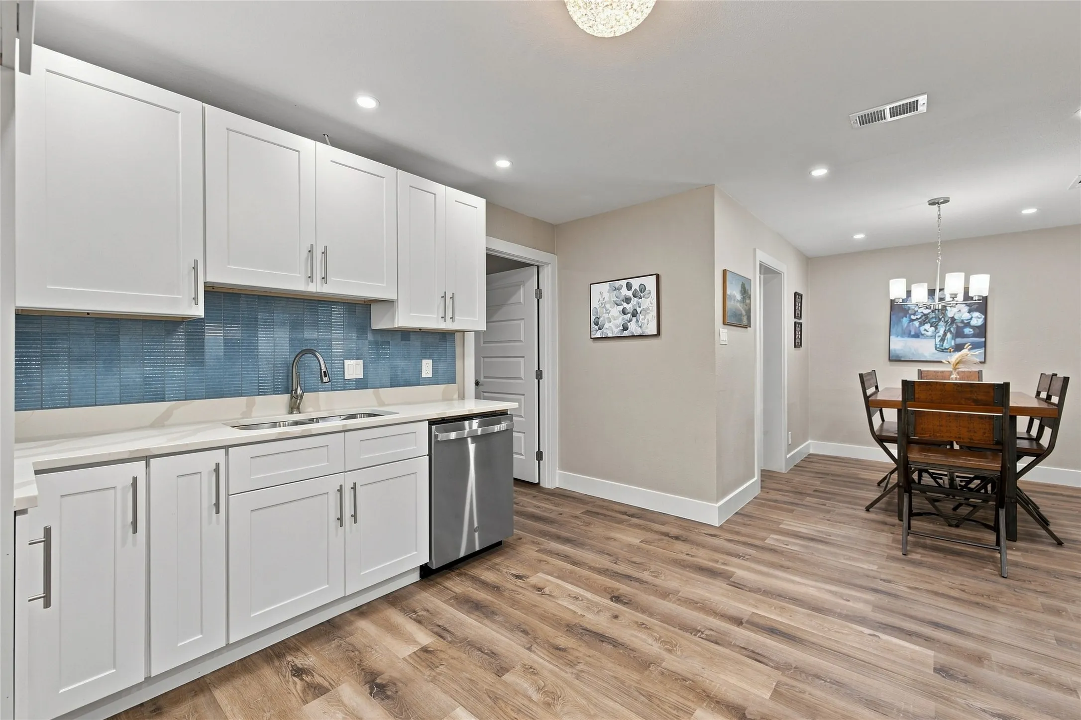 Single Family Residence For Sale in Tarrant County , 720 Thersa Drive, River Oaks, Texas 76114, 3 Bedroom, 2 Bathroom, Garage spaces, 1,788 Sqft, built in 1951, mls#21348461, Real Estate Agent in River Oaks, Homes For Sale in Tarrant county, Homes For Sale in River Oaks, Realtor in River Oaks Texas, Real Estate Brokerage Independent Realty Texas, Luminita Cordes Realtor