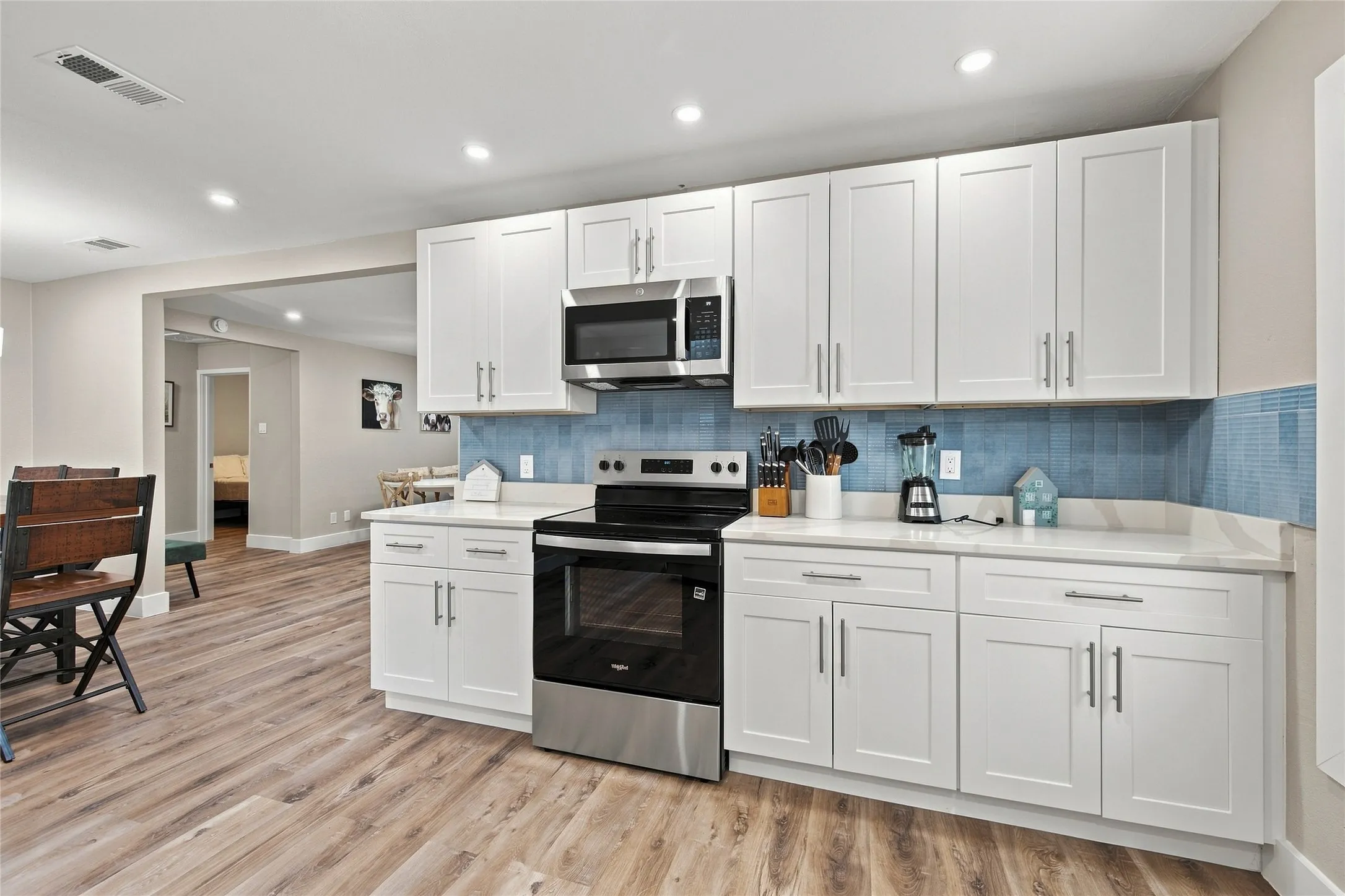Single Family Residence For Sale in Tarrant County , 720 Thersa Drive, River Oaks, Texas 76114, 3 Bedroom, 2 Bathroom, Garage spaces, 1,788 Sqft, built in 1951, mls#21348461, Real Estate Agent in River Oaks, Homes For Sale in Tarrant county, Homes For Sale in River Oaks, Realtor in River Oaks Texas, Real Estate Brokerage Independent Realty Texas, Luminita Cordes Realtor