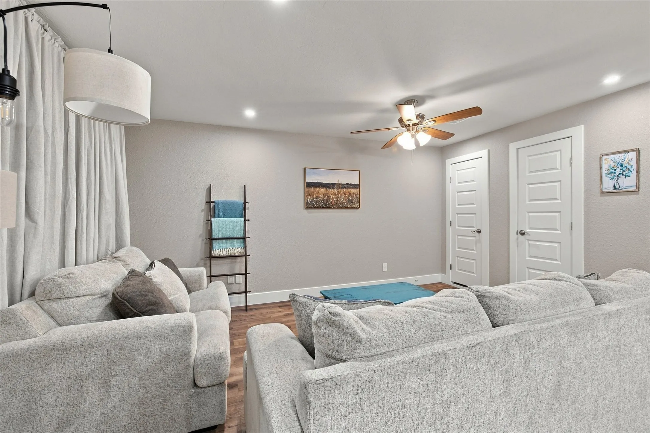 Single Family Residence For Sale in Tarrant County , 720 Thersa Drive, River Oaks, Texas 76114, 3 Bedroom, 2 Bathroom, Garage spaces, 1,788 Sqft, built in 1951, mls#21348461, Real Estate Agent in River Oaks, Homes For Sale in Tarrant county, Homes For Sale in River Oaks, Realtor in River Oaks Texas, Real Estate Brokerage Independent Realty Texas, Luminita Cordes Realtor