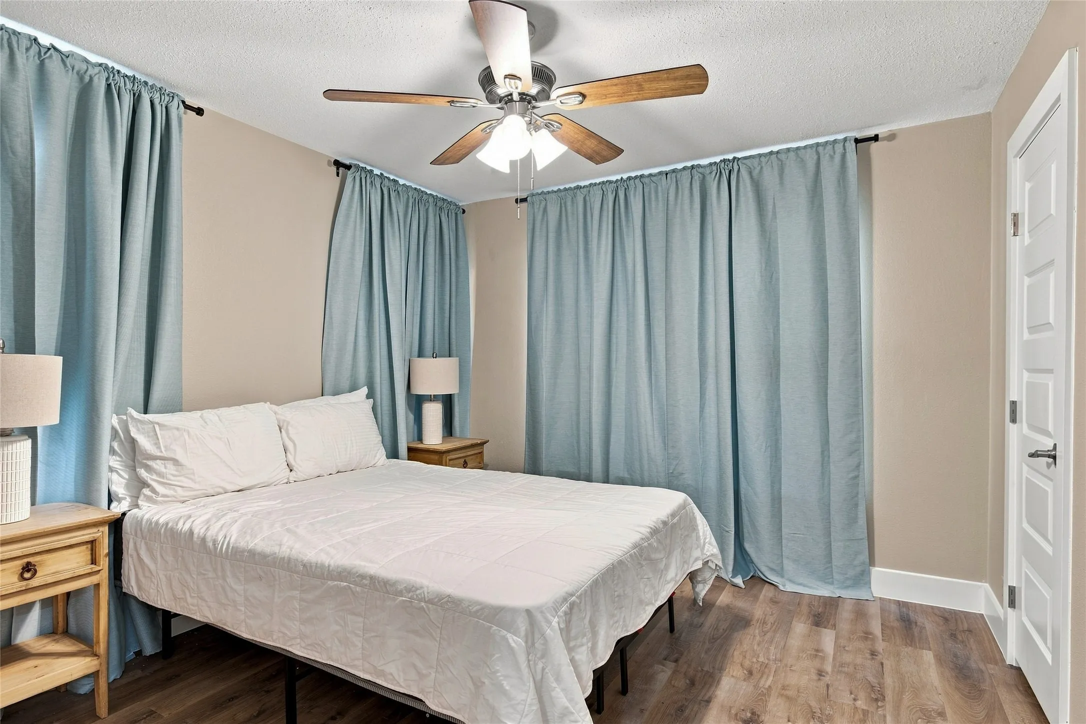 Single Family Residence For Sale in Tarrant County , 720 Thersa Drive, River Oaks, Texas 76114, 3 Bedroom, 2 Bathroom, Garage spaces, 1,788 Sqft, built in 1951, mls#21348461, Real Estate Agent in River Oaks, Homes For Sale in Tarrant county, Homes For Sale in River Oaks, Realtor in River Oaks Texas, Real Estate Brokerage Independent Realty Texas, Luminita Cordes Realtor