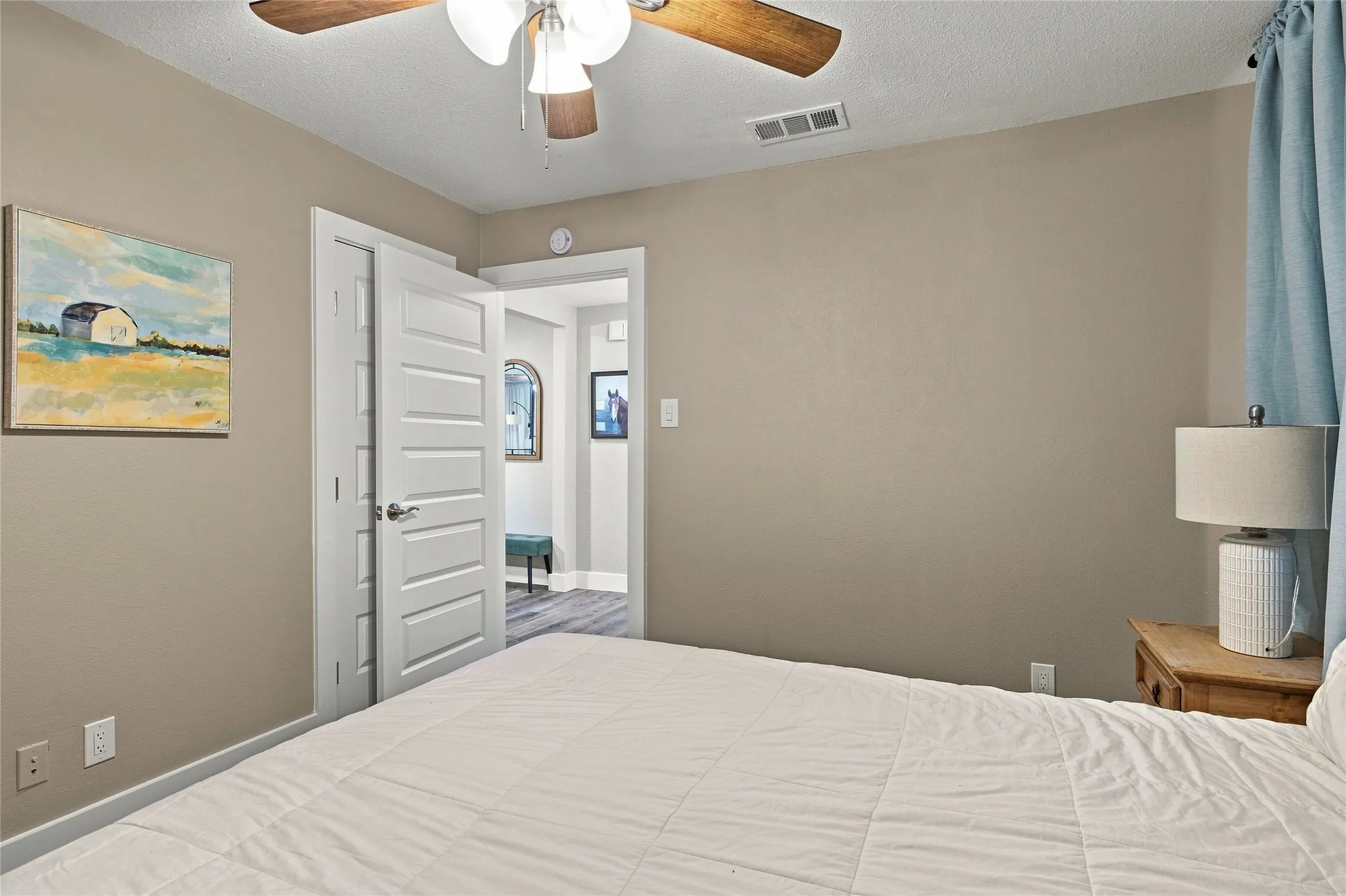 Single Family Residence For Sale in Tarrant County , 720 Thersa Drive, River Oaks, Texas 76114, 3 Bedroom, 2 Bathroom, Garage spaces, 1,788 Sqft, built in 1951, mls#21348461, Real Estate Agent in River Oaks, Homes For Sale in Tarrant county, Homes For Sale in River Oaks, Realtor in River Oaks Texas, Real Estate Brokerage Independent Realty Texas, Luminita Cordes Realtor