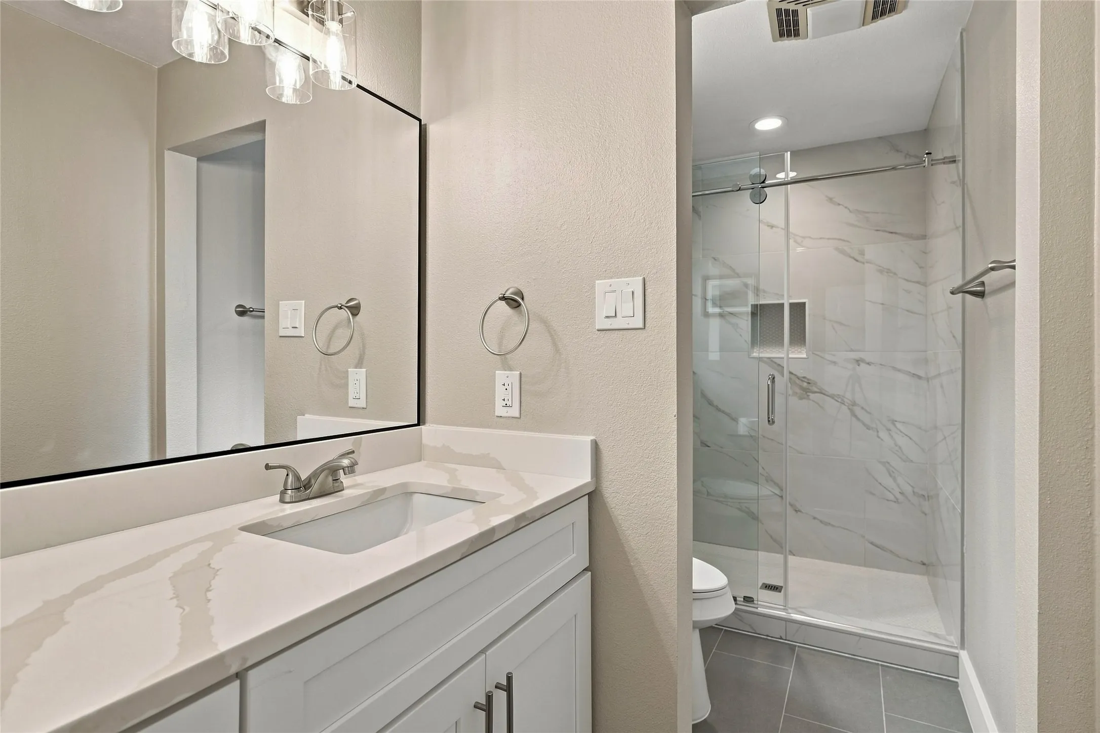 Single Family Residence For Sale in Tarrant County , 720 Thersa Drive, River Oaks, Texas 76114, 3 Bedroom, 2 Bathroom, Garage spaces, 1,788 Sqft, built in 1951, mls#21348461, Real Estate Agent in River Oaks, Homes For Sale in Tarrant county, Homes For Sale in River Oaks, Realtor in River Oaks Texas, Real Estate Brokerage Independent Realty Texas, Luminita Cordes Realtor