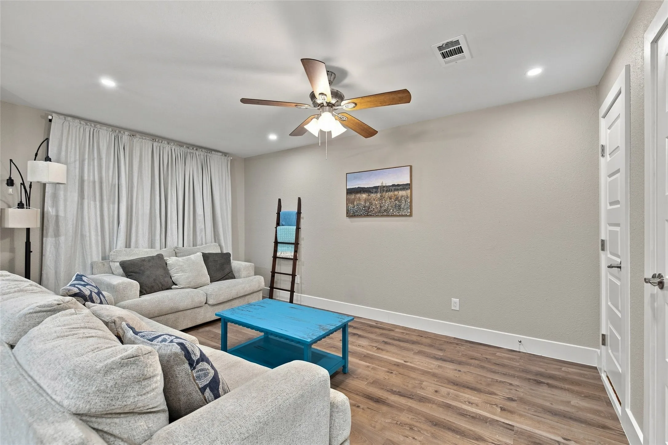 Single Family Residence For Sale in Tarrant County , 720 Thersa Drive, River Oaks, Texas 76114, 3 Bedroom, 2 Bathroom, Garage spaces, 1,788 Sqft, built in 1951, mls#21348461, Real Estate Agent in River Oaks, Homes For Sale in Tarrant county, Homes For Sale in River Oaks, Realtor in River Oaks Texas, Real Estate Brokerage Independent Realty Texas, Luminita Cordes Realtor