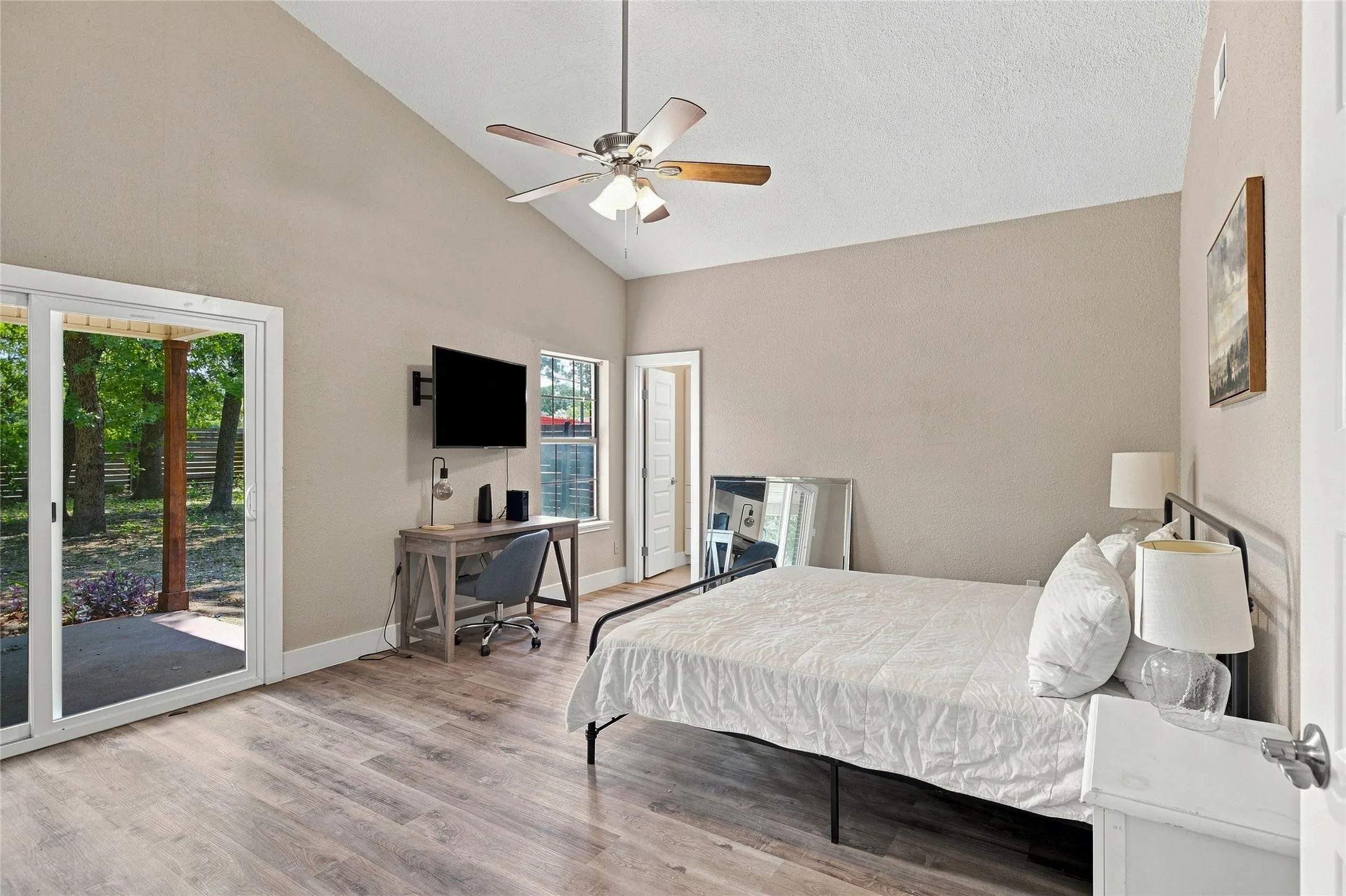 Single Family Residence For Sale in Tarrant County , 720 Thersa Drive, River Oaks, Texas 76114, 3 Bedroom, 2 Bathroom, Garage spaces, 1,788 Sqft, built in 1951, mls#21348461, Real Estate Agent in River Oaks, Homes For Sale in Tarrant county, Homes For Sale in River Oaks, Realtor in River Oaks Texas, Real Estate Brokerage Independent Realty Texas, Luminita Cordes Realtor