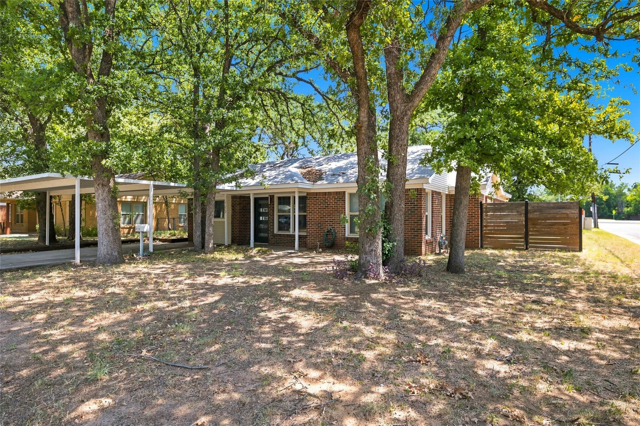 Single Family Residence For Sale in Tarrant County , 720 Thersa Drive, River Oaks, Texas 76114, 3 Bedroom, 2 Bathroom, Garage spaces, 1,788 Sqft, built in 1951, mls#21348461, Real Estate Agent in River Oaks, Homes For Sale in Tarrant county, Homes For Sale in River Oaks, Realtor in River Oaks Texas, Real Estate Brokerage Independent Realty Texas, Luminita Cordes Realtor