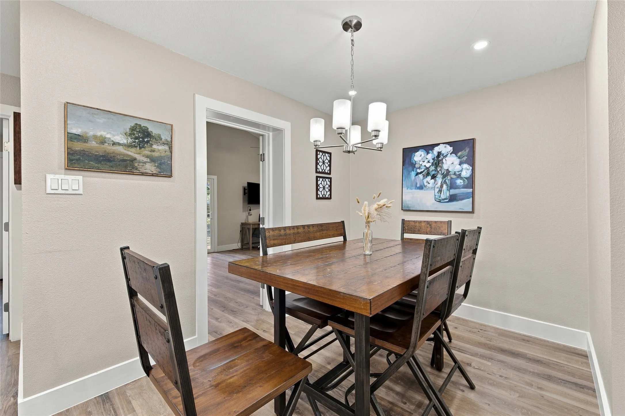 Single Family Residence For Sale in Tarrant County , 720 Thersa Drive, River Oaks, Texas 76114, 3 Bedroom, 2 Bathroom, Garage spaces, 1,788 Sqft, built in 1951, mls#21348461, Real Estate Agent in River Oaks, Homes For Sale in Tarrant county, Homes For Sale in River Oaks, Realtor in River Oaks Texas, Real Estate Brokerage Independent Realty Texas, Luminita Cordes Realtor