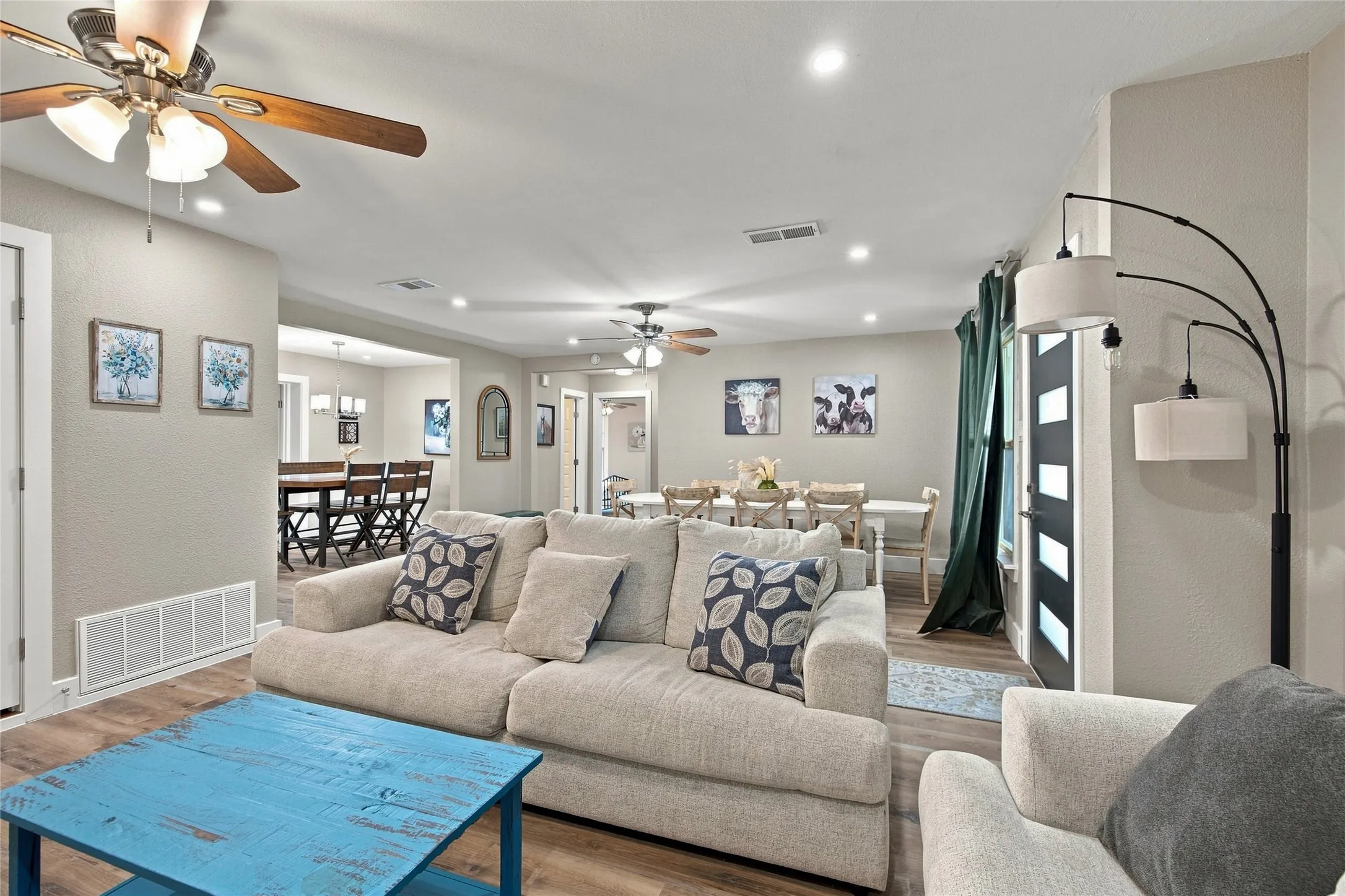 Single Family Residence For Sale in Tarrant County , 720 Thersa Drive, River Oaks, Texas 76114, 3 Bedroom, 2 Bathroom, Garage spaces, 1,788 Sqft, built in 1951, mls#21348461, Real Estate Agent in River Oaks, Homes For Sale in Tarrant county, Homes For Sale in River Oaks, Realtor in River Oaks Texas, Real Estate Brokerage Independent Realty Texas, Luminita Cordes Realtor