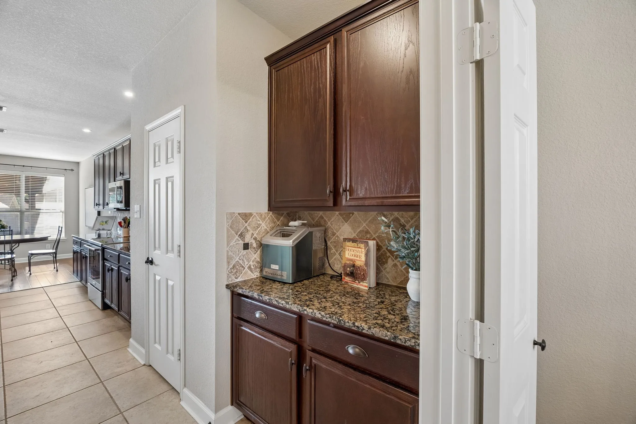 Butler pantry for extra storage between kitchen and the dining area, or create your own coffee station happy place in this functional kitchen.