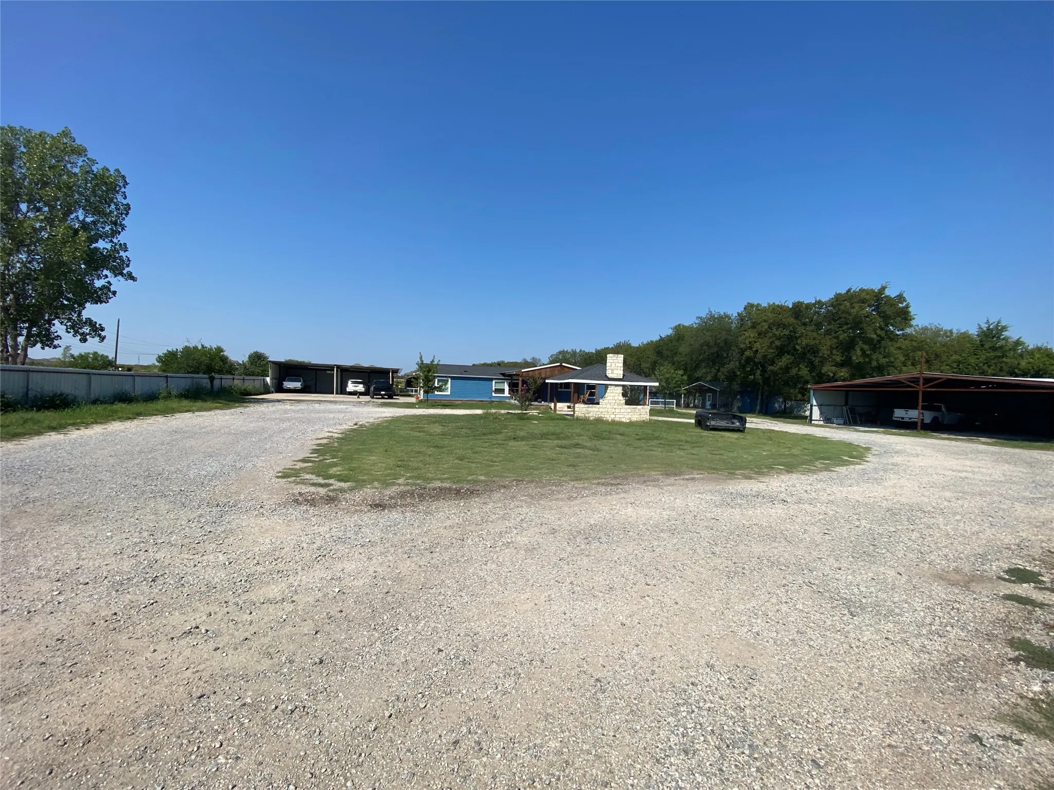 View of dirt / gravel driveway