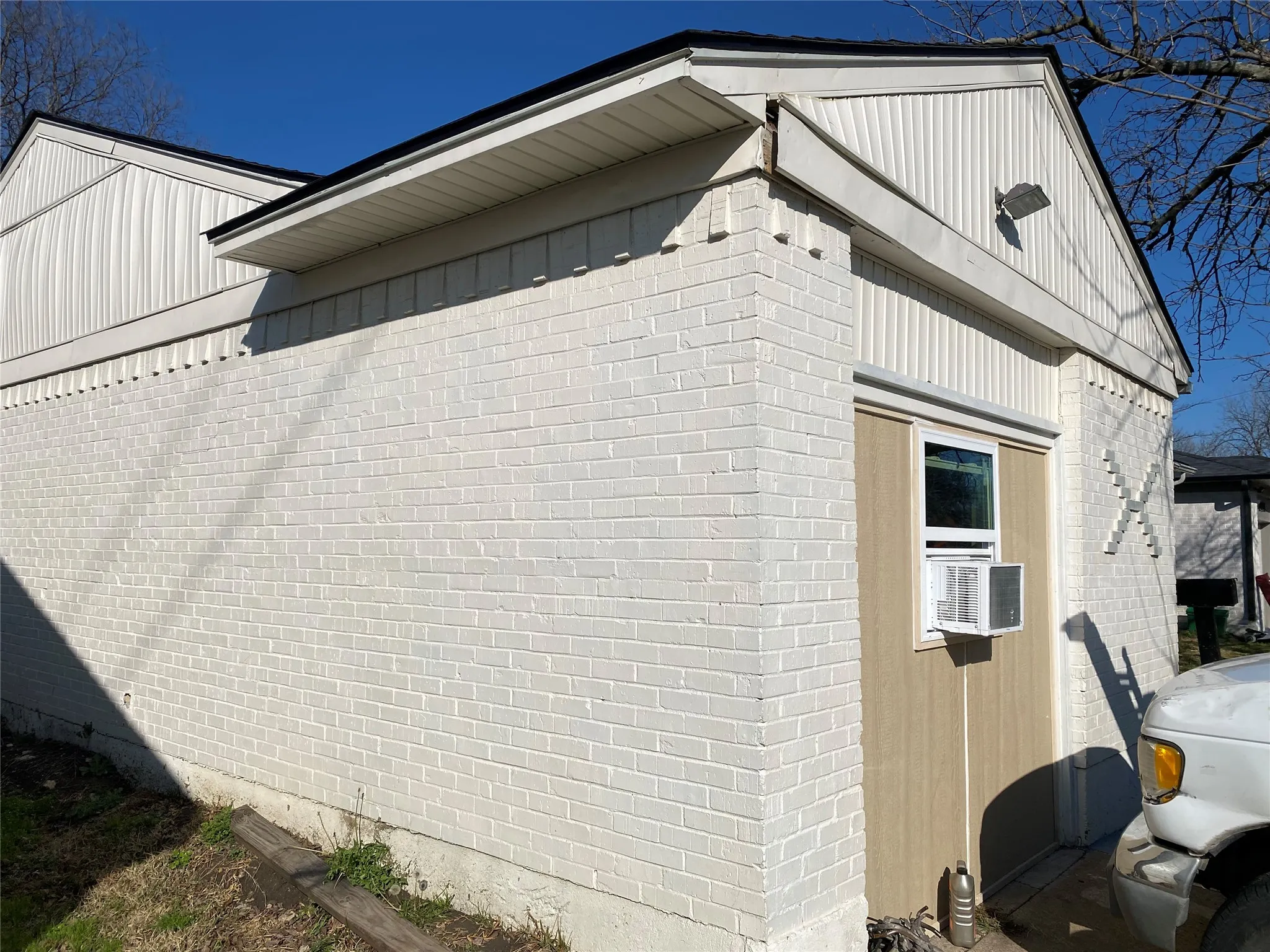 Single Family Residence For Sale in Dallas County , 3429 Moon Drive, Mesquite, Texas 75150, 4 Bedrooms, 2 Bathrooms, Garage spaces, 1,259 Sqft, built in 1958, Price $230,000, mls#21348470, Real Estate Agent in Mesquite, Homes For Sale in Dallas county, Homes For Sale in Mesquite, Realtor in Mesquite Texas, Real Estate Brokerage Independent Realty Texas, Luminita Cordes Realtor