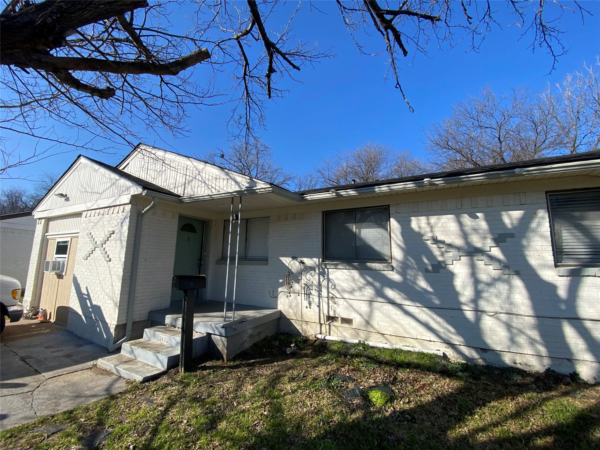 Single Family Residence For Sale in Dallas County , 3429 Moon Drive, Mesquite, Texas 75150, 4 Bedrooms, 2 Bathrooms, Garage spaces, 1,259 Sqft, built in 1958, Price $230,000, mls#21348470, Real Estate Agent in Mesquite, Homes For Sale in Dallas county, Homes For Sale in Mesquite, Realtor in Mesquite Texas, Real Estate Brokerage Independent Realty Texas, Luminita Cordes Realtor