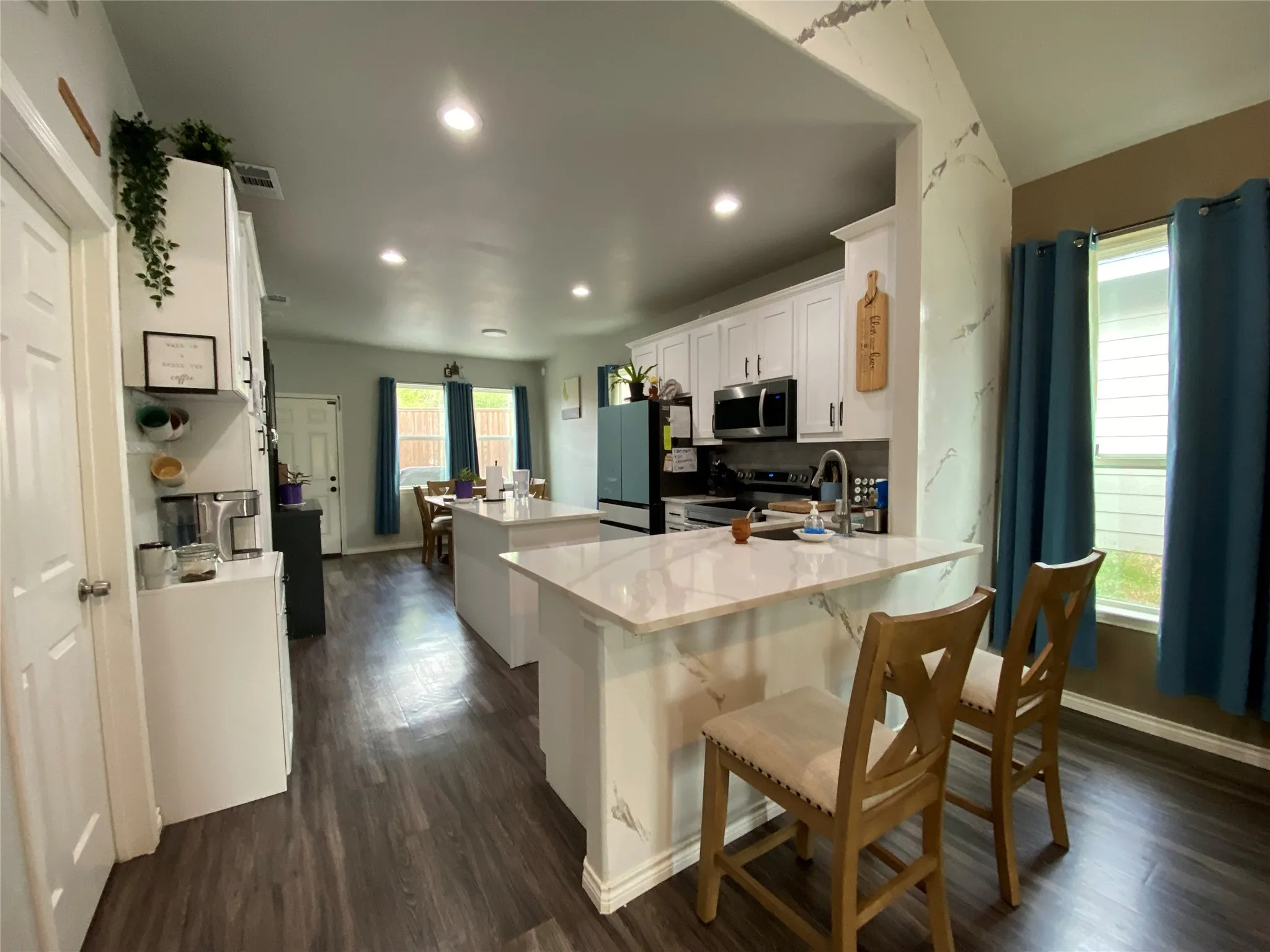 Single Family Residence For Sale in Henderson County , 1410 E Royall Boulevard, Malakoff, Texas 75148, 3 Bedrooms, 2 Bathrooms, 2 Garage spaces, 1,271 Sqft, built in 1966, Price $400,000, mls#21348471, Real Estate Agent in Malakoff, Homes For Sale in Henderson county, Homes For Sale in Malakoff, Realtor in Malakoff Texas, Real Estate Brokerage Independent Realty Texas, Luminita Cordes Realtor