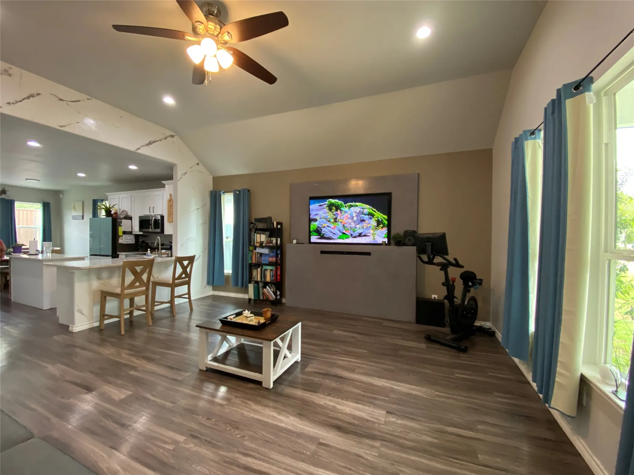 Single Family Residence For Sale in Henderson County , 1410 E Royall Boulevard, Malakoff, Texas 75148, 3 Bedrooms, 2 Bathrooms, 2 Garage spaces, 1,271 Sqft, built in 1966, Price $400,000, mls#21348471, Real Estate Agent in Malakoff, Homes For Sale in Henderson county, Homes For Sale in Malakoff, Realtor in Malakoff Texas, Real Estate Brokerage Independent Realty Texas, Luminita Cordes Realtor