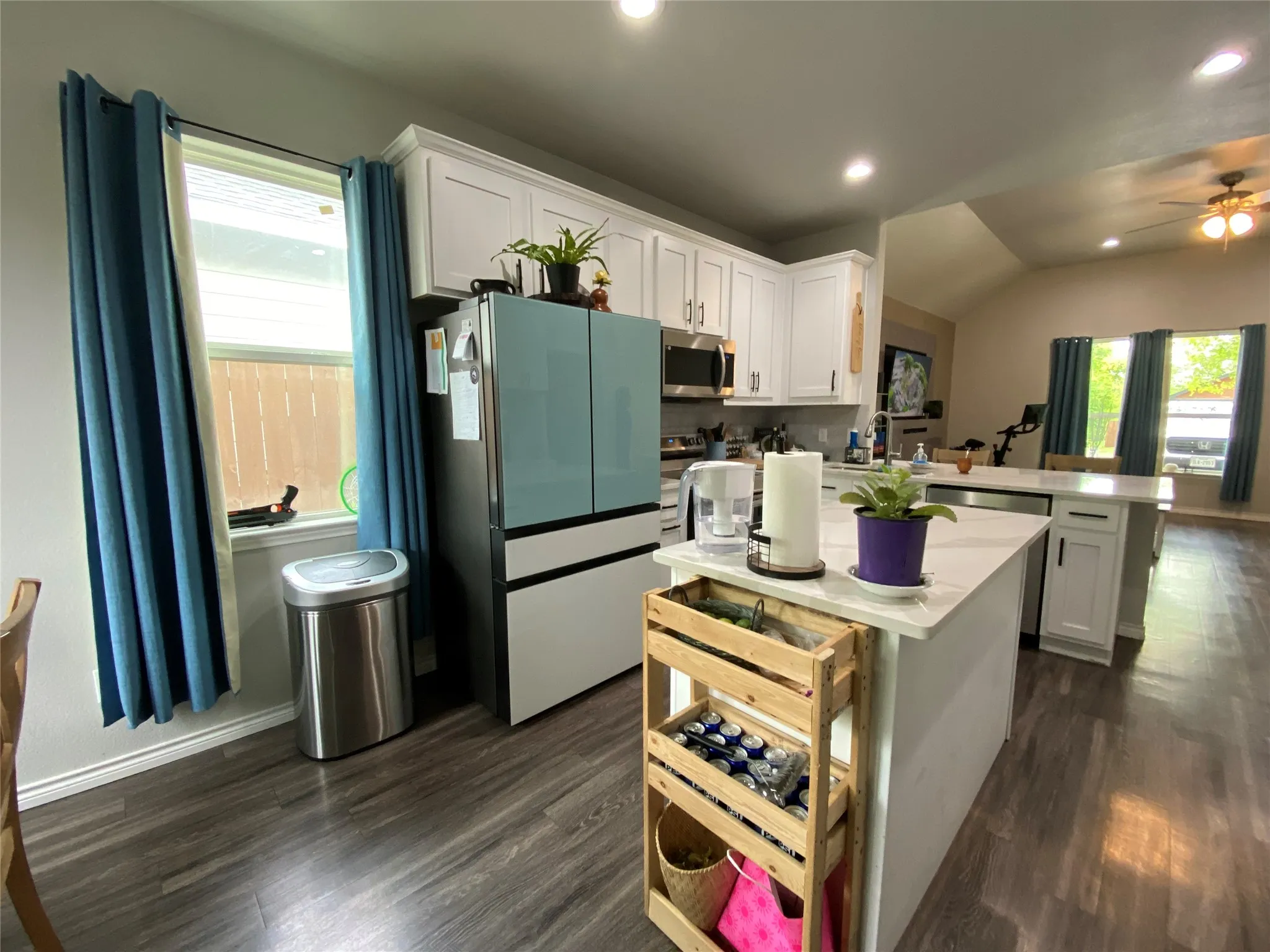 Single Family Residence For Sale in Henderson County , 1410 E Royall Boulevard, Malakoff, Texas 75148, 3 Bedrooms, 2 Bathrooms, 2 Garage spaces, 1,271 Sqft, built in 1966, Price $400,000, mls#21348471, Real Estate Agent in Malakoff, Homes For Sale in Henderson county, Homes For Sale in Malakoff, Realtor in Malakoff Texas, Real Estate Brokerage Independent Realty Texas, Luminita Cordes Realtor