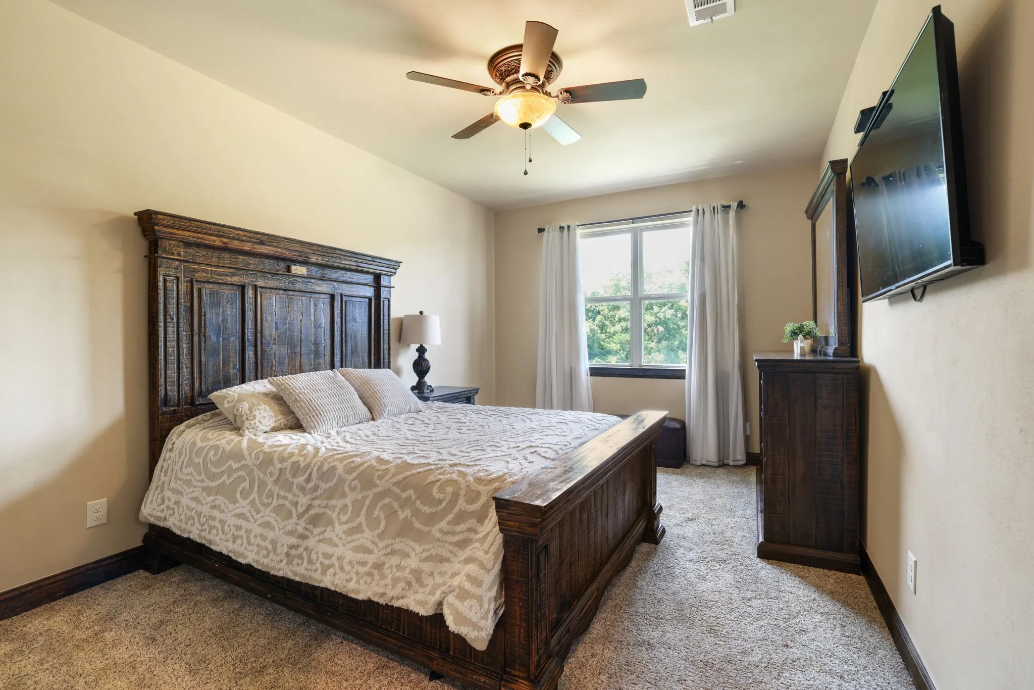 Farm For Sale in Grayson County , 204 Tate Circle, Sherman, Texas 75090, 4 Bedroom, 5 Bathroom, 3 Garage spaces, 4,587 Sqft, built in 2018, mls#21348499, Real Estate Agent in Sherman, Homes For Sale in Grayson county, Homes For Sale in Sherman, Realtor in Sherman Texas, Real Estate Brokerage Independent Realty Texas, Luminita Cordes Realtor