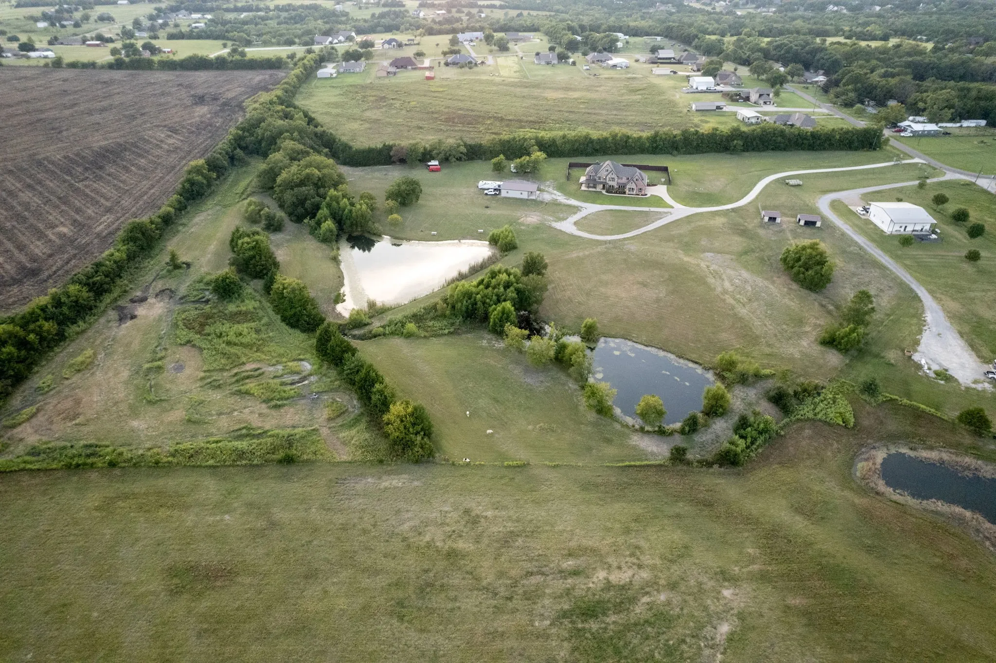 Farm For Sale in Grayson County , 204 Tate Circle, Sherman, Texas 75090, 4 Bedroom, 5 Bathroom, 3 Garage spaces, 4,587 Sqft, built in 2018, mls#21348499, Real Estate Agent in Sherman, Homes For Sale in Grayson county, Homes For Sale in Sherman, Realtor in Sherman Texas, Real Estate Brokerage Independent Realty Texas, Luminita Cordes Realtor