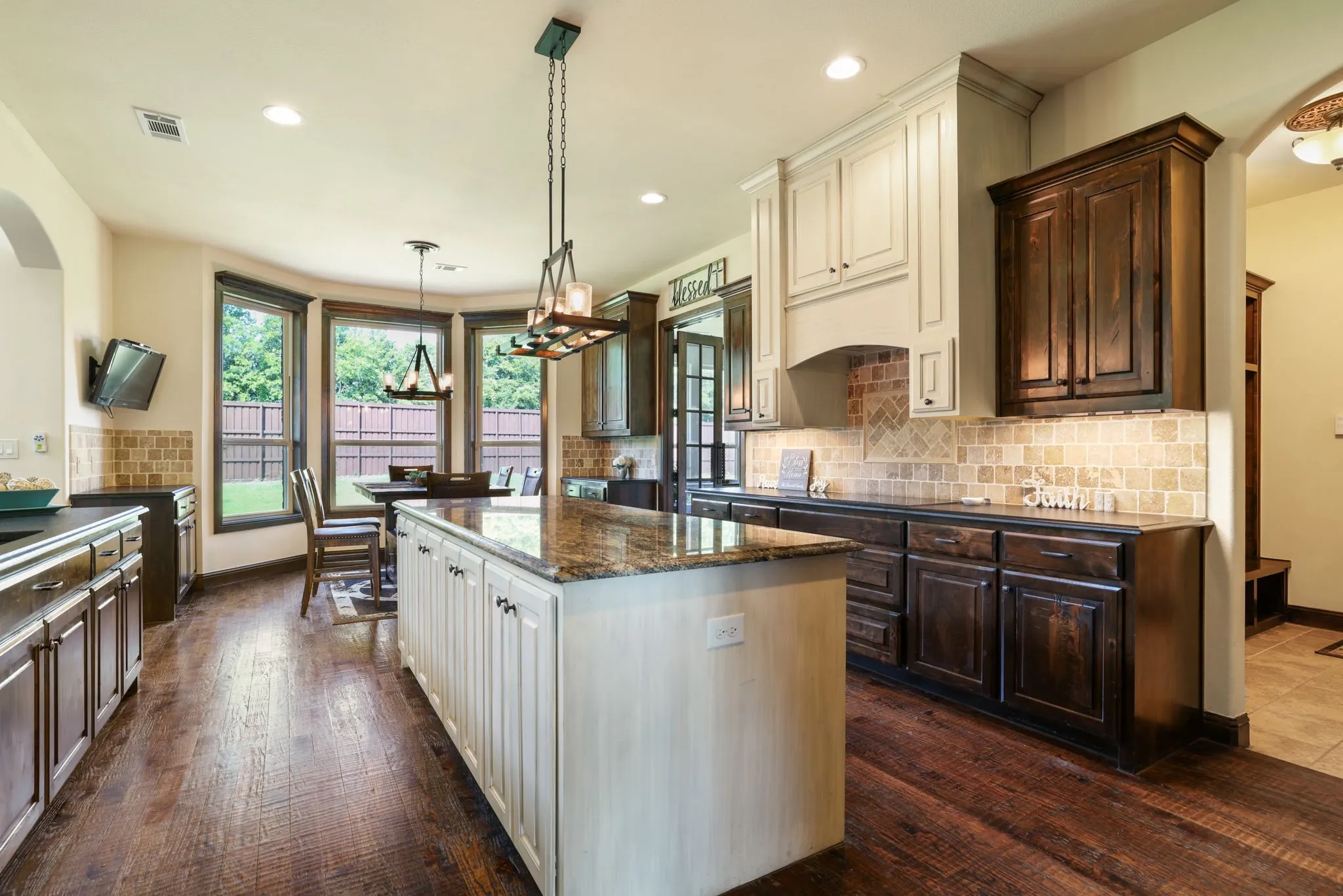 Farm For Sale in Grayson County , 204 Tate Circle, Sherman, Texas 75090, 4 Bedroom, 5 Bathroom, 3 Garage spaces, 4,587 Sqft, built in 2018, mls#21348499, Real Estate Agent in Sherman, Homes For Sale in Grayson county, Homes For Sale in Sherman, Realtor in Sherman Texas, Real Estate Brokerage Independent Realty Texas, Luminita Cordes Realtor