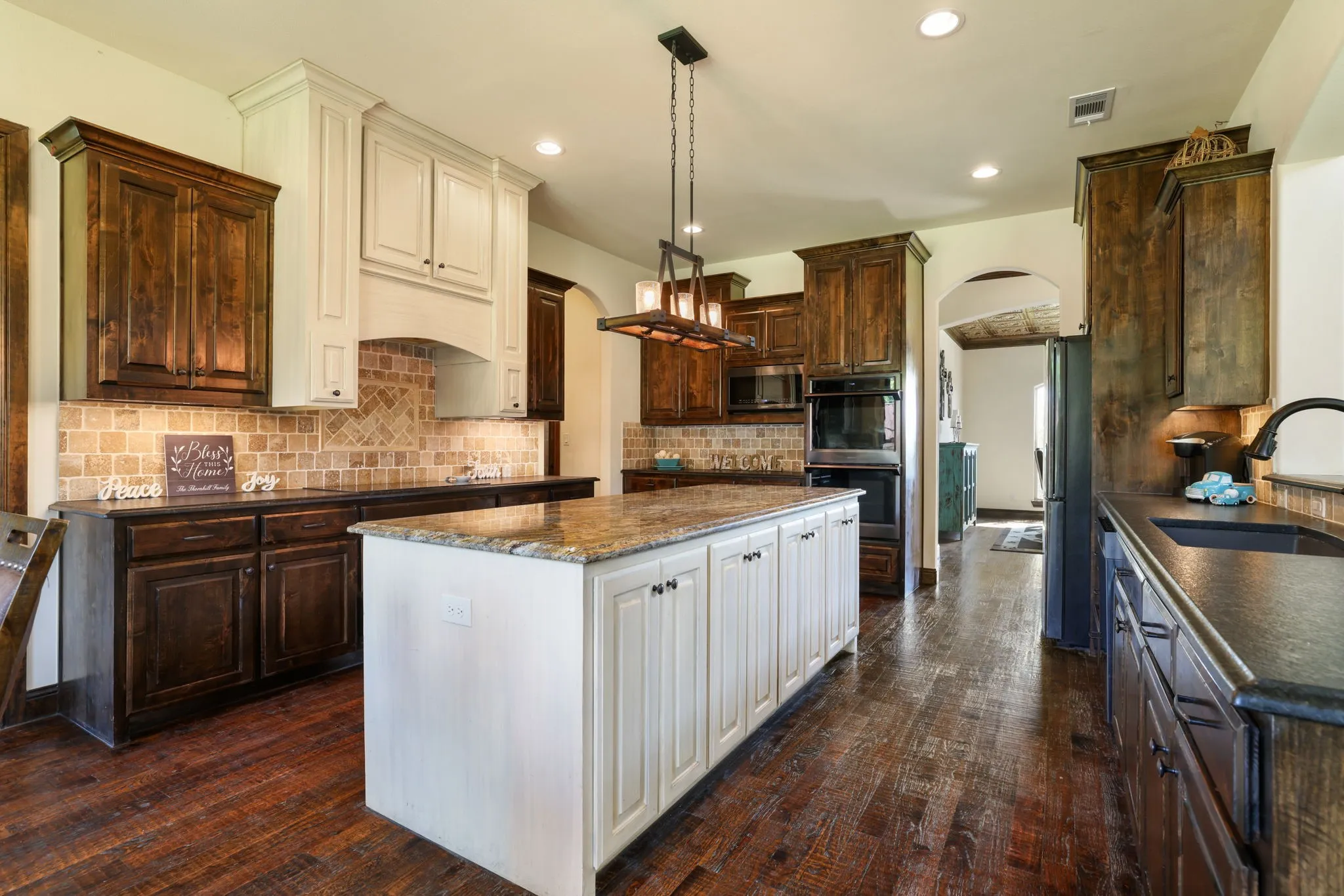 Farm For Sale in Grayson County , 204 Tate Circle, Sherman, Texas 75090, 4 Bedroom, 5 Bathroom, 3 Garage spaces, 4,587 Sqft, built in 2018, mls#21348499, Real Estate Agent in Sherman, Homes For Sale in Grayson county, Homes For Sale in Sherman, Realtor in Sherman Texas, Real Estate Brokerage Independent Realty Texas, Luminita Cordes Realtor