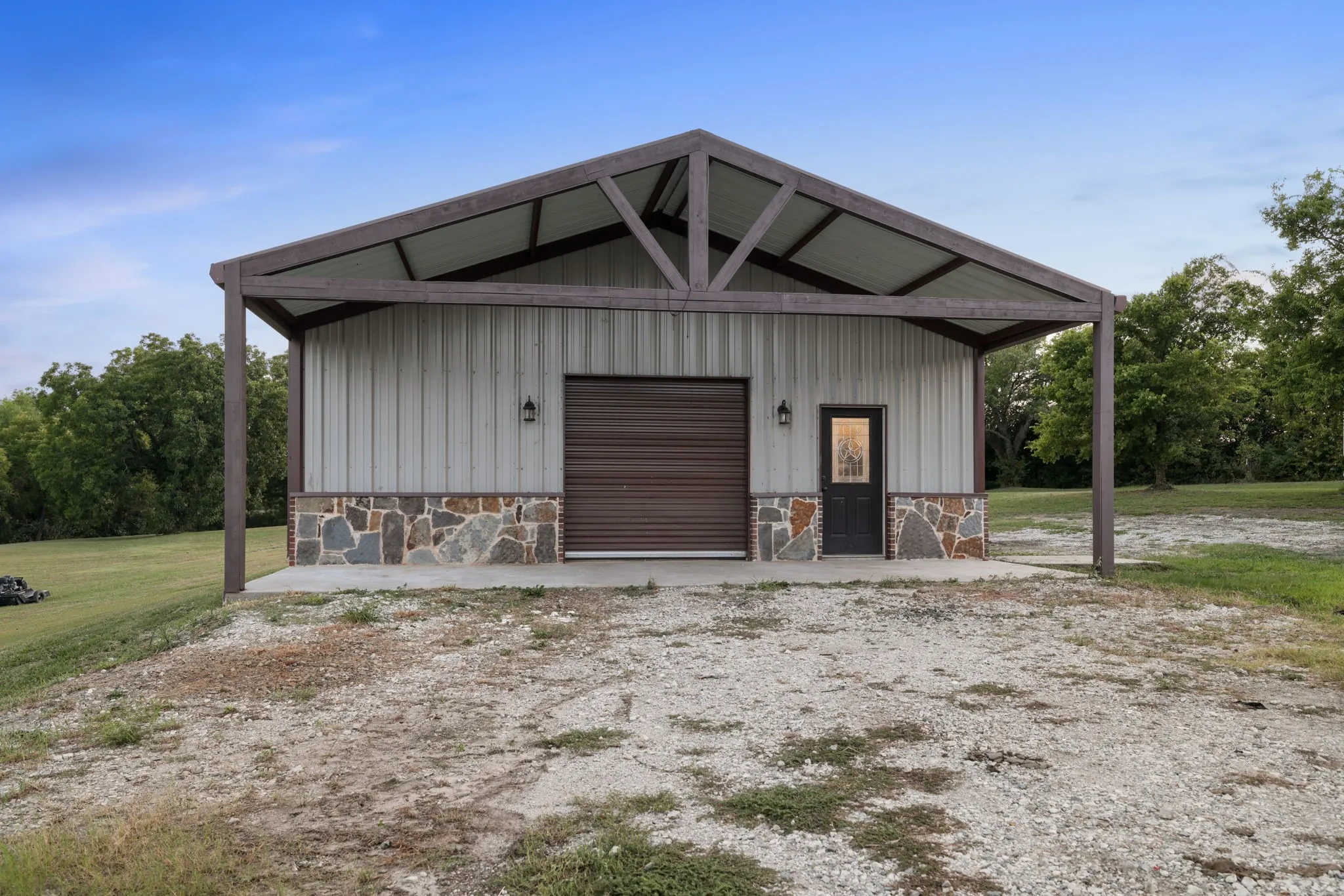 Farm For Sale in Grayson County , 204 Tate Circle, Sherman, Texas 75090, 4 Bedroom, 5 Bathroom, 3 Garage spaces, 4,587 Sqft, built in 2018, mls#21348499, Real Estate Agent in Sherman, Homes For Sale in Grayson county, Homes For Sale in Sherman, Realtor in Sherman Texas, Real Estate Brokerage Independent Realty Texas, Luminita Cordes Realtor