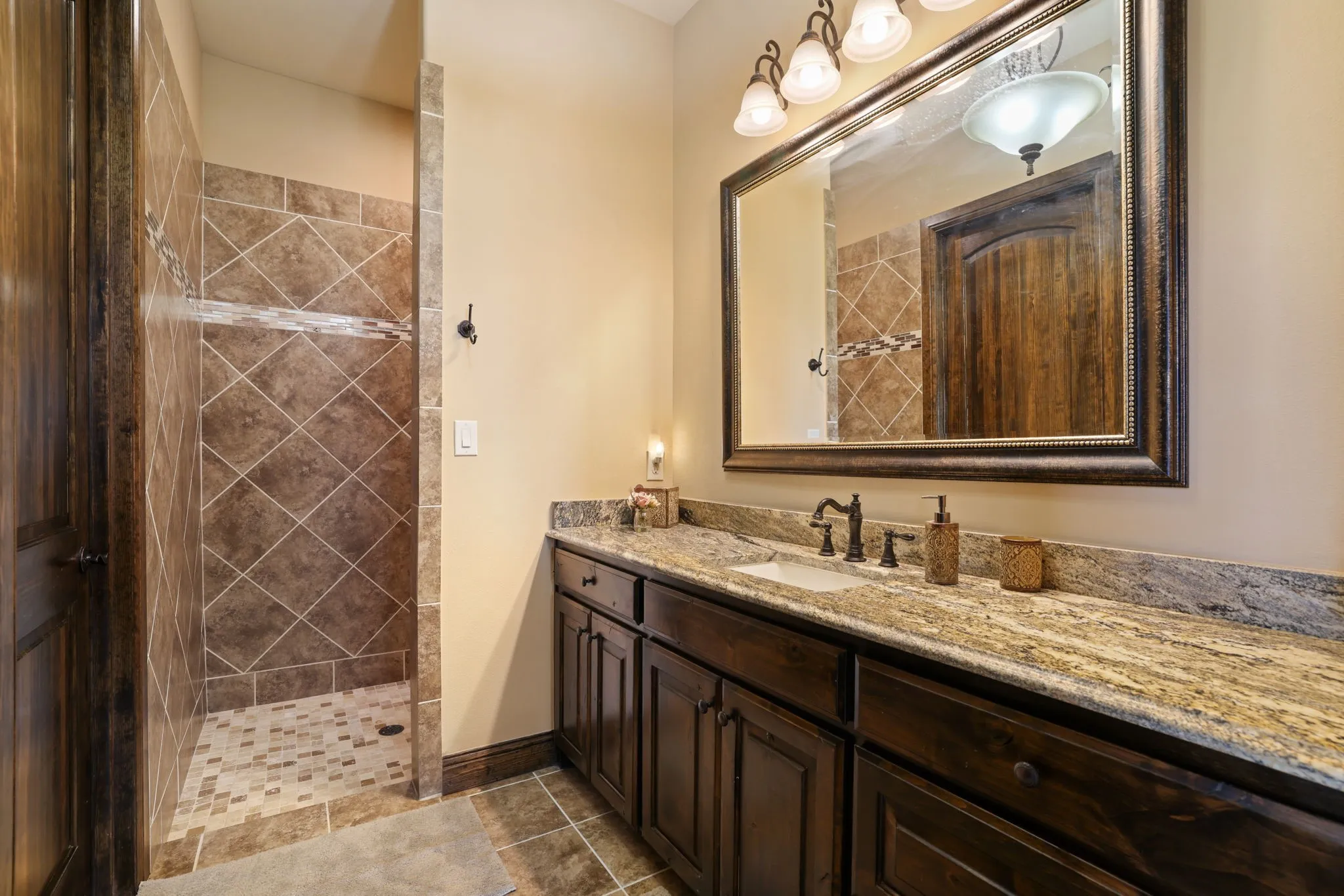 Farm For Sale in Grayson County , 204 Tate Circle, Sherman, Texas 75090, 4 Bedroom, 5 Bathroom, 3 Garage spaces, 4,587 Sqft, built in 2018, mls#21348499, Real Estate Agent in Sherman, Homes For Sale in Grayson county, Homes For Sale in Sherman, Realtor in Sherman Texas, Real Estate Brokerage Independent Realty Texas, Luminita Cordes Realtor
