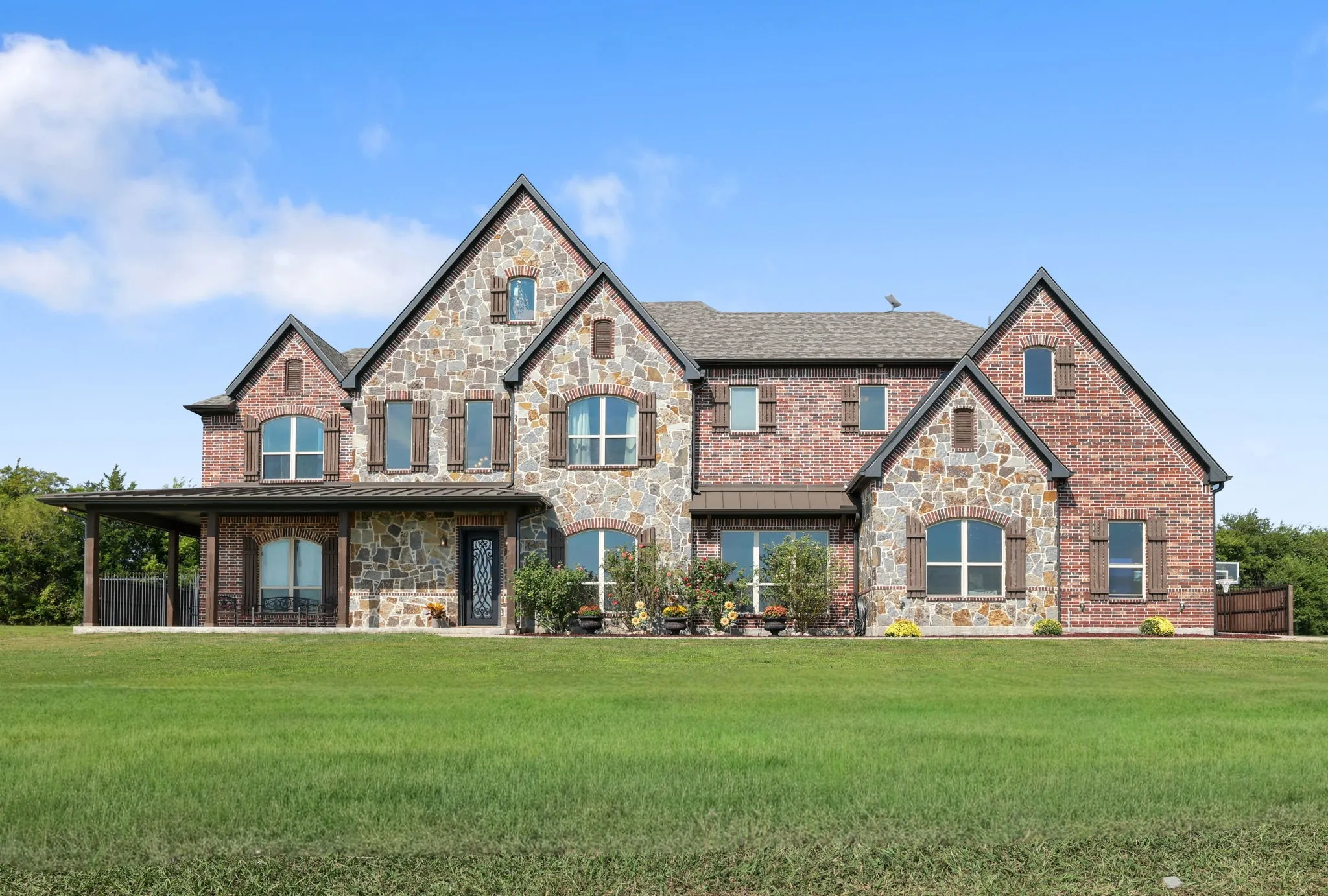 Farm For Sale in Grayson County , 204 Tate Circle, Sherman, Texas 75090, 4 Bedroom, 5 Bathroom, 3 Garage spaces, 4,587 Sqft, built in 2018, mls#21348499, Real Estate Agent in Sherman, Homes For Sale in Grayson county, Homes For Sale in Sherman, Realtor in Sherman Texas, Real Estate Brokerage Independent Realty Texas, Luminita Cordes Realtor
