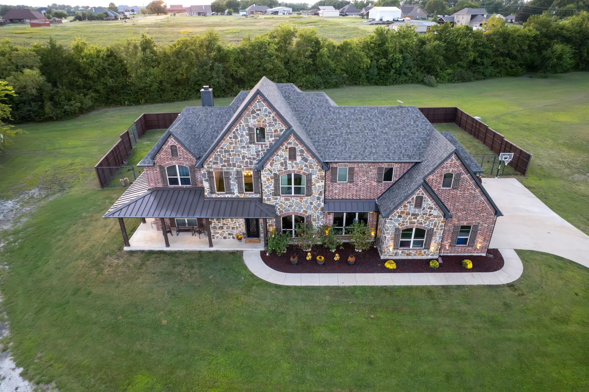 Farm For Sale in Grayson County , 204 Tate Circle, Sherman, Texas 75090, 4 Bedroom, 5 Bathroom, 3 Garage spaces, 4,587 Sqft, built in 2018, mls#21348499, Real Estate Agent in Sherman, Homes For Sale in Grayson county, Homes For Sale in Sherman, Realtor in Sherman Texas, Real Estate Brokerage Independent Realty Texas, Luminita Cordes Realtor