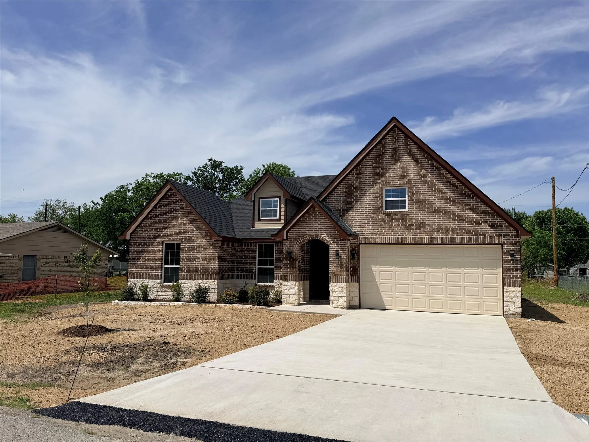 Single Family Residence For Sale in Fannin County , 302 E Travis Street, Leonard, Texas 75452, 3 Bedroom, 3 Bathroom, 2 Garage spaces, 1,622 Sqft, built in 2026, Price $323,000, mls#21348497, Real Estate Agent in Leonard, Homes For Sale in Fannin county, Homes For Sale in Leonard, Realtor in Leonard Texas, Real Estate Brokerage Independent Realty Texas, Luminita Cordes Realtor