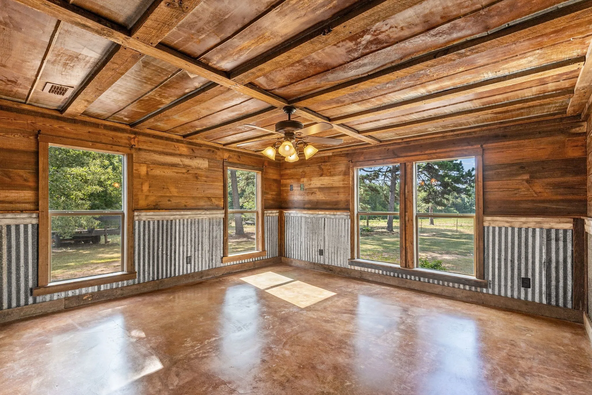 Farm For Sale in Hopkins County , 2631 County Road 2400, Pickton, Texas 75471, 4 Bedrooms, 3 Bathrooms, Garage spaces, 2,816 Sqft, built in 2014, Price $549,900, mls#21332989, Real Estate Agent in Pickton, Homes For Sale in Hopkins county, Homes For Sale in Pickton, Realtor in Pickton Texas, Real Estate Brokerage Independent Realty Texas, Luminita Cordes Realtor