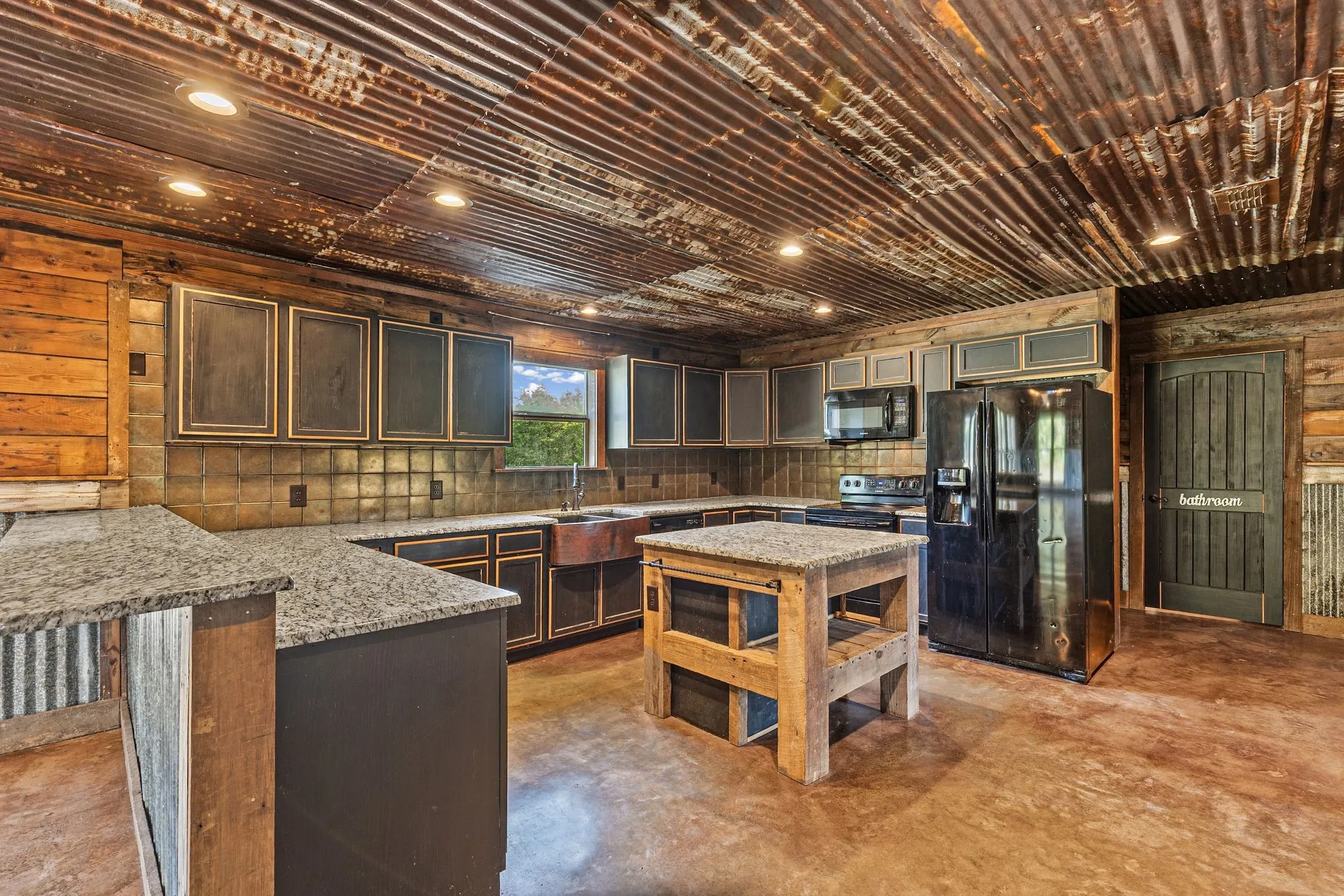 Farm For Sale in Hopkins County , 2631 County Road 2400, Pickton, Texas 75471, 4 Bedrooms, 3 Bathrooms, Garage spaces, 2,816 Sqft, built in 2014, Price $549,900, mls#21332989, Real Estate Agent in Pickton, Homes For Sale in Hopkins county, Homes For Sale in Pickton, Realtor in Pickton Texas, Real Estate Brokerage Independent Realty Texas, Luminita Cordes Realtor