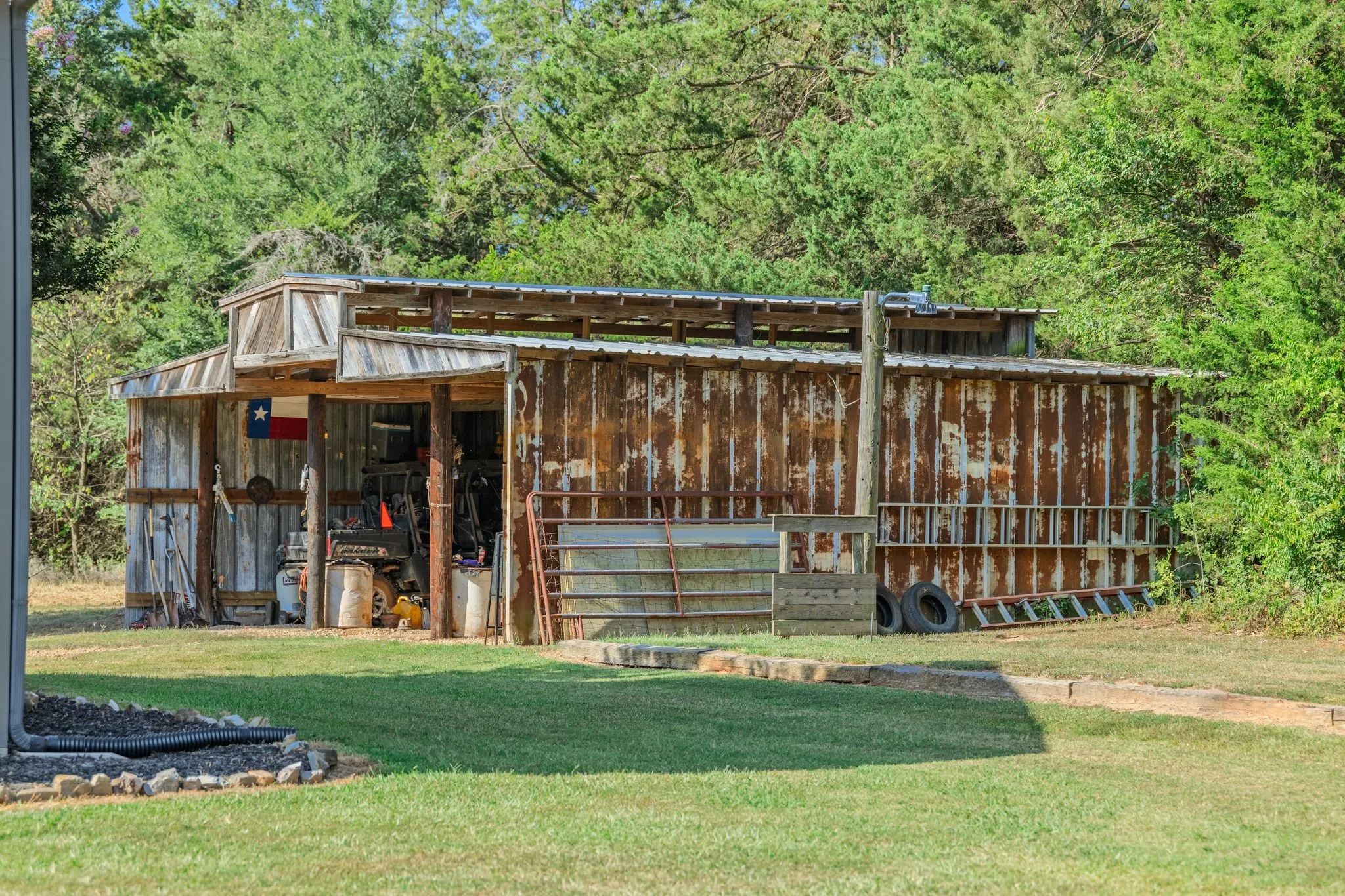 Farm For Sale in Hopkins County , 2631 County Road 2400, Pickton, Texas 75471, 4 Bedrooms, 3 Bathrooms, Garage spaces, 2,816 Sqft, built in 2014, Price $549,900, mls#21332989, Real Estate Agent in Pickton, Homes For Sale in Hopkins county, Homes For Sale in Pickton, Realtor in Pickton Texas, Real Estate Brokerage Independent Realty Texas, Luminita Cordes Realtor