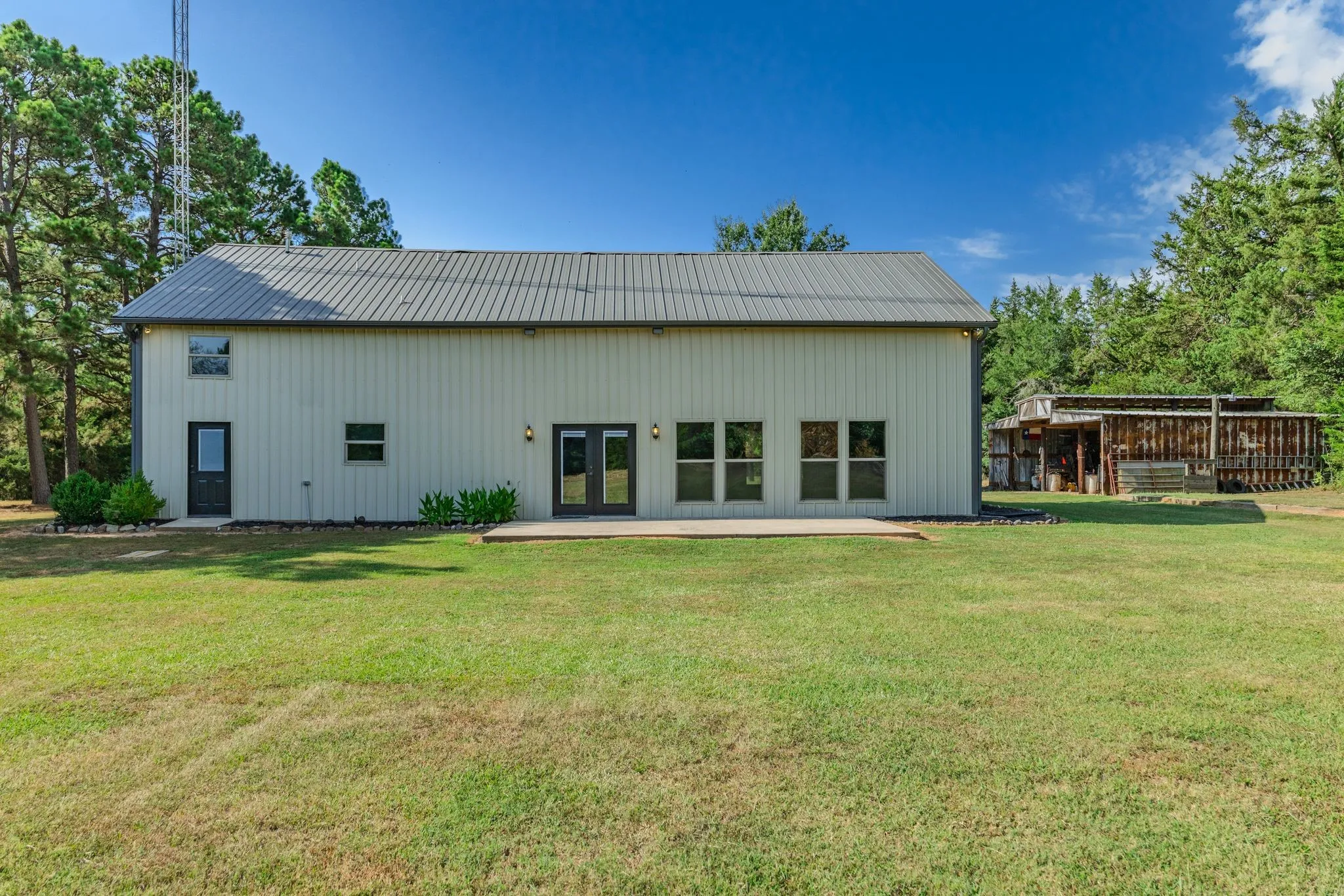 Farm For Sale in Hopkins County , 2631 County Road 2400, Pickton, Texas 75471, 4 Bedrooms, 3 Bathrooms, Garage spaces, 2,816 Sqft, built in 2014, Price $549,900, mls#21332989, Real Estate Agent in Pickton, Homes For Sale in Hopkins county, Homes For Sale in Pickton, Realtor in Pickton Texas, Real Estate Brokerage Independent Realty Texas, Luminita Cordes Realtor