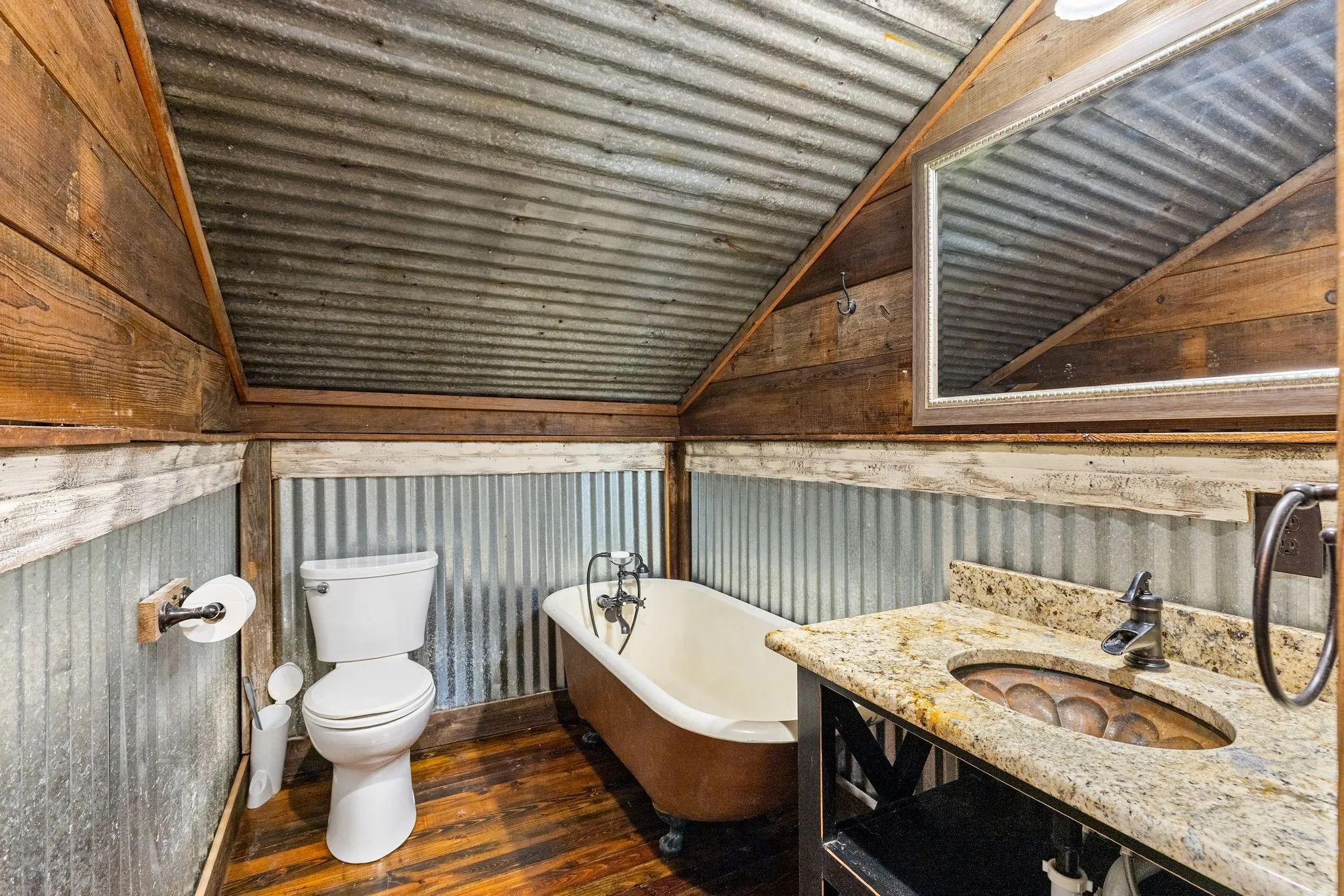 Farm For Sale in Hopkins County , 2631 County Road 2400, Pickton, Texas 75471, 4 Bedrooms, 3 Bathrooms, Garage spaces, 2,816 Sqft, built in 2014, Price $549,900, mls#21332989, Real Estate Agent in Pickton, Homes For Sale in Hopkins county, Homes For Sale in Pickton, Realtor in Pickton Texas, Real Estate Brokerage Independent Realty Texas, Luminita Cordes Realtor