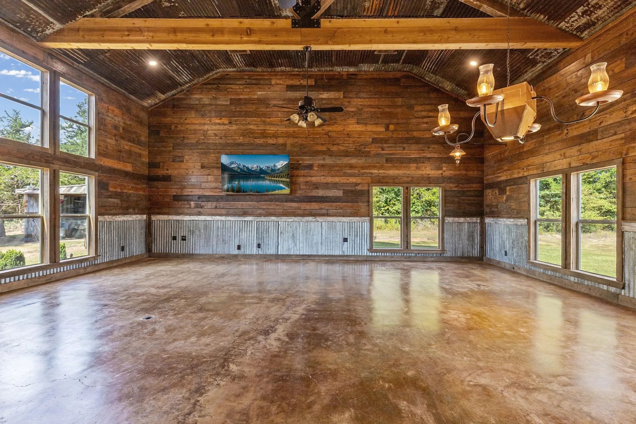 Farm For Sale in Hopkins County , 2631 County Road 2400, Pickton, Texas 75471, 4 Bedrooms, 3 Bathrooms, Garage spaces, 2,816 Sqft, built in 2014, Price $549,900, mls#21332989, Real Estate Agent in Pickton, Homes For Sale in Hopkins county, Homes For Sale in Pickton, Realtor in Pickton Texas, Real Estate Brokerage Independent Realty Texas, Luminita Cordes Realtor