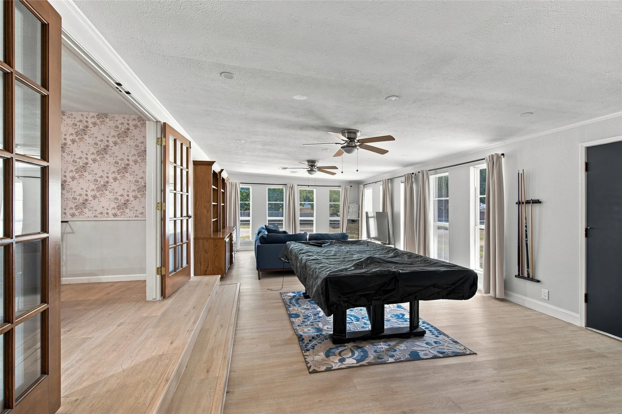 Single Family Residence For Sale in Tarrant County , 5130 Vicki Street, Haltom City, Texas 76117, 3 Bedroom, 3 Bathroom, Garage spaces, 2,233 Sqft, built in 1954, mls#21348505, Real Estate Agent in Haltom City, Homes For Sale in Tarrant county, Homes For Sale in Haltom City, Realtor in Haltom City Texas, Real Estate Brokerage Independent Realty Texas, Luminita Cordes Realtor