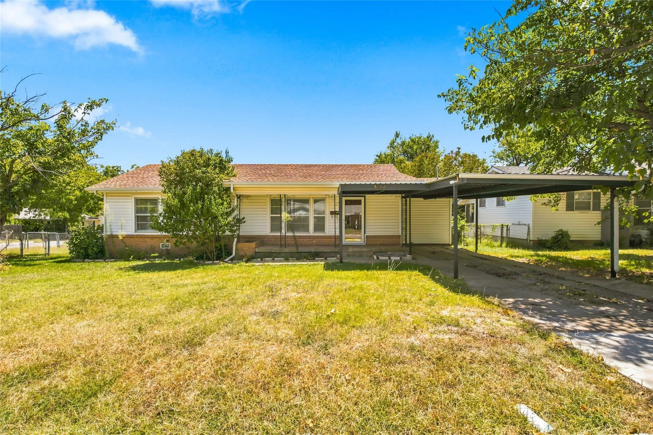 Single Family Residence For Sale in Tarrant County , 5130 Vicki Street, Haltom City, Texas 76117, 3 Bedroom, 3 Bathroom, Garage spaces, 2,233 Sqft, built in 1954, mls#21348505, Real Estate Agent in Haltom City, Homes For Sale in Tarrant county, Homes For Sale in Haltom City, Realtor in Haltom City Texas, Real Estate Brokerage Independent Realty Texas, Luminita Cordes Realtor