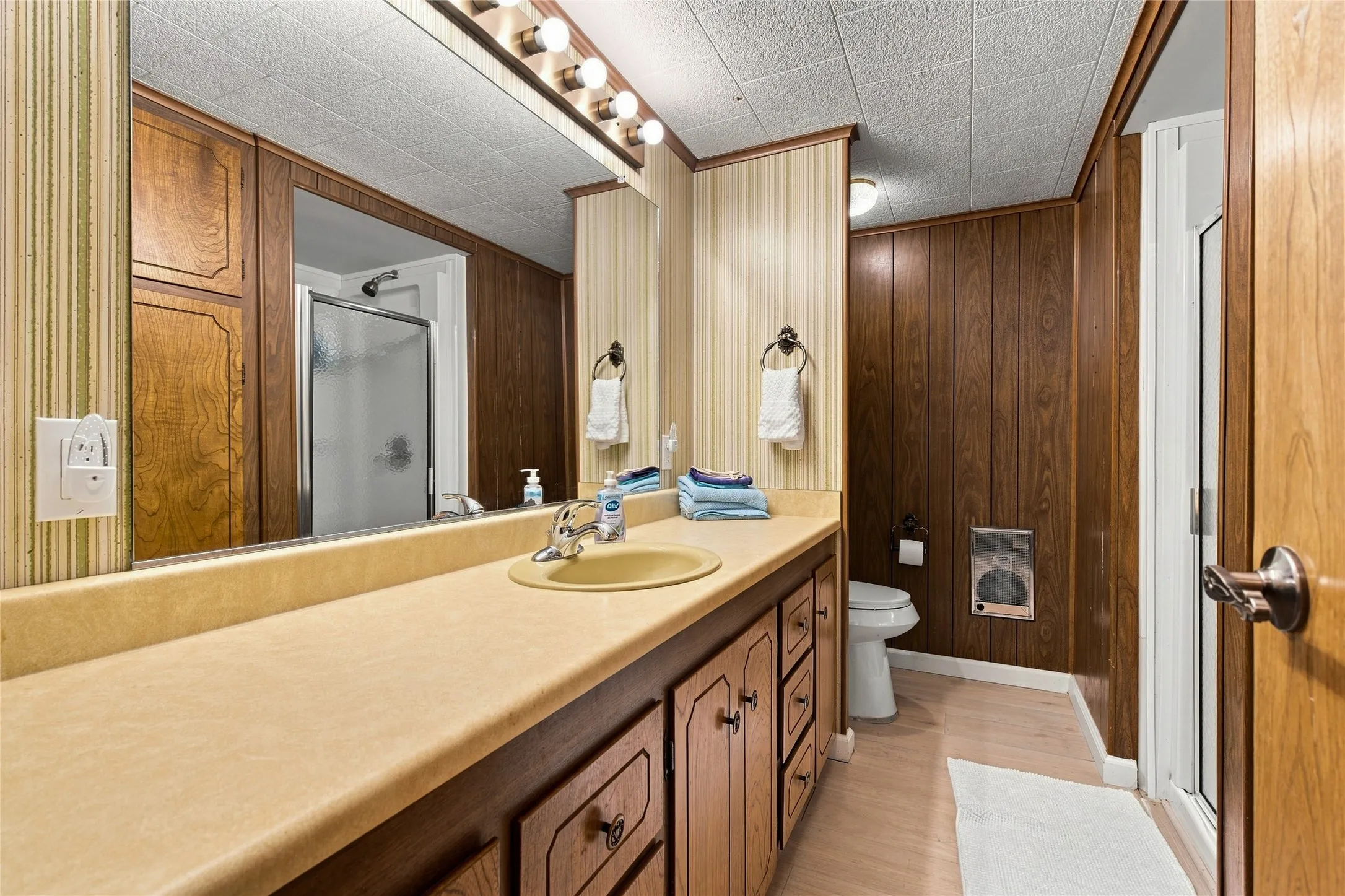 Single Family Residence For Sale in Tarrant County , 5130 Vicki Street, Haltom City, Texas 76117, 3 Bedroom, 3 Bathroom, Garage spaces, 2,233 Sqft, built in 1954, mls#21348505, Real Estate Agent in Haltom City, Homes For Sale in Tarrant county, Homes For Sale in Haltom City, Realtor in Haltom City Texas, Real Estate Brokerage Independent Realty Texas, Luminita Cordes Realtor