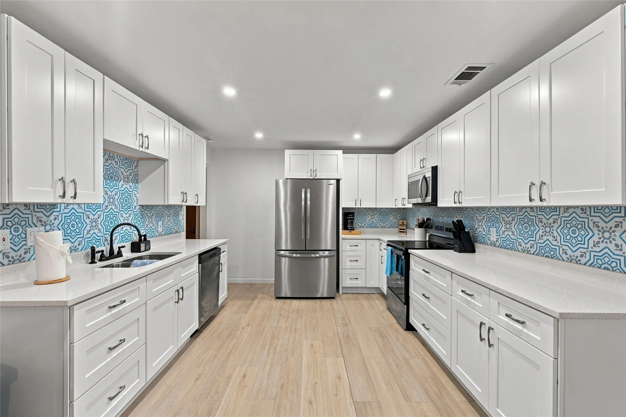 Single Family Residence For Sale in Tarrant County , 5130 Vicki Street, Haltom City, Texas 76117, 3 Bedroom, 3 Bathroom, Garage spaces, 2,233 Sqft, built in 1954, mls#21348505, Real Estate Agent in Haltom City, Homes For Sale in Tarrant county, Homes For Sale in Haltom City, Realtor in Haltom City Texas, Real Estate Brokerage Independent Realty Texas, Luminita Cordes Realtor