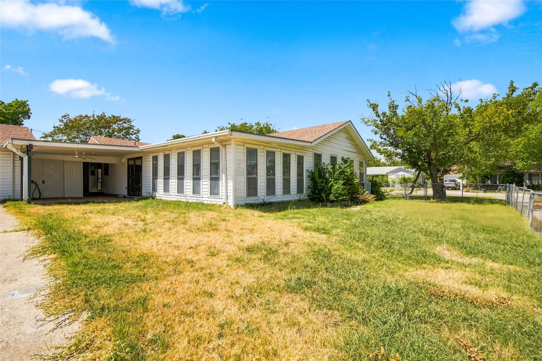 Single Family Residence For Sale in Tarrant County , 5130 Vicki Street, Haltom City, Texas 76117, 3 Bedroom, 3 Bathroom, Garage spaces, 2,233 Sqft, built in 1954, mls#21348505, Real Estate Agent in Haltom City, Homes For Sale in Tarrant county, Homes For Sale in Haltom City, Realtor in Haltom City Texas, Real Estate Brokerage Independent Realty Texas, Luminita Cordes Realtor