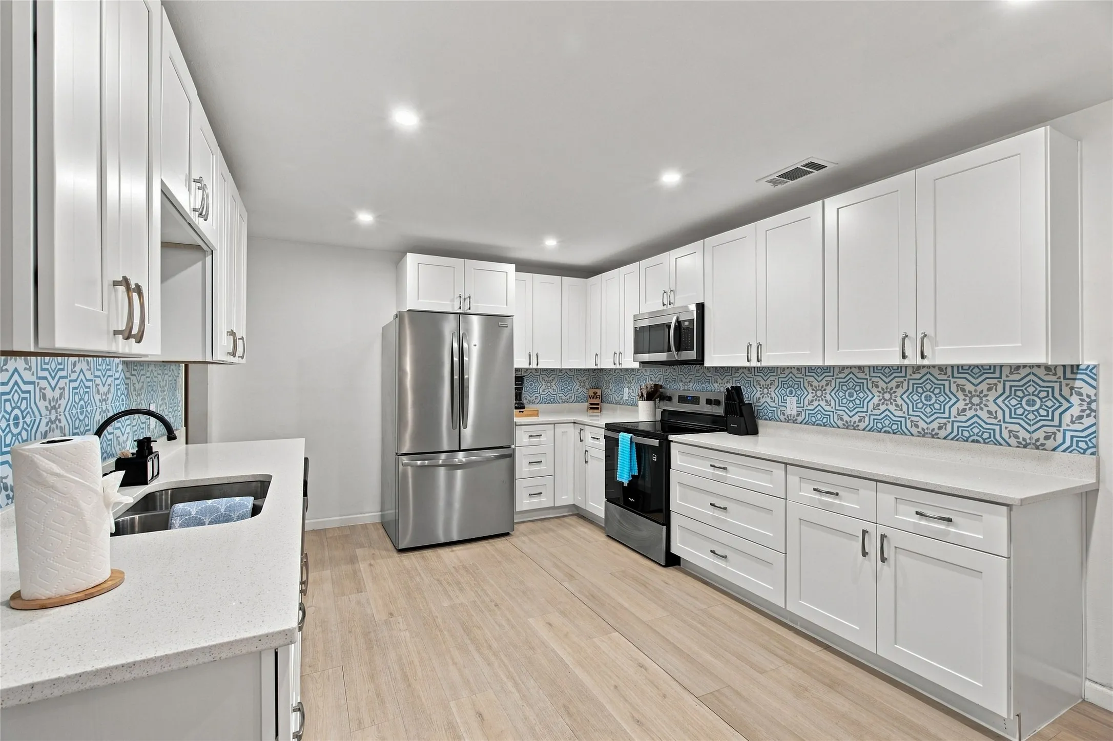 Single Family Residence For Sale in Tarrant County , 5130 Vicki Street, Haltom City, Texas 76117, 3 Bedroom, 3 Bathroom, Garage spaces, 2,233 Sqft, built in 1954, mls#21348505, Real Estate Agent in Haltom City, Homes For Sale in Tarrant county, Homes For Sale in Haltom City, Realtor in Haltom City Texas, Real Estate Brokerage Independent Realty Texas, Luminita Cordes Realtor