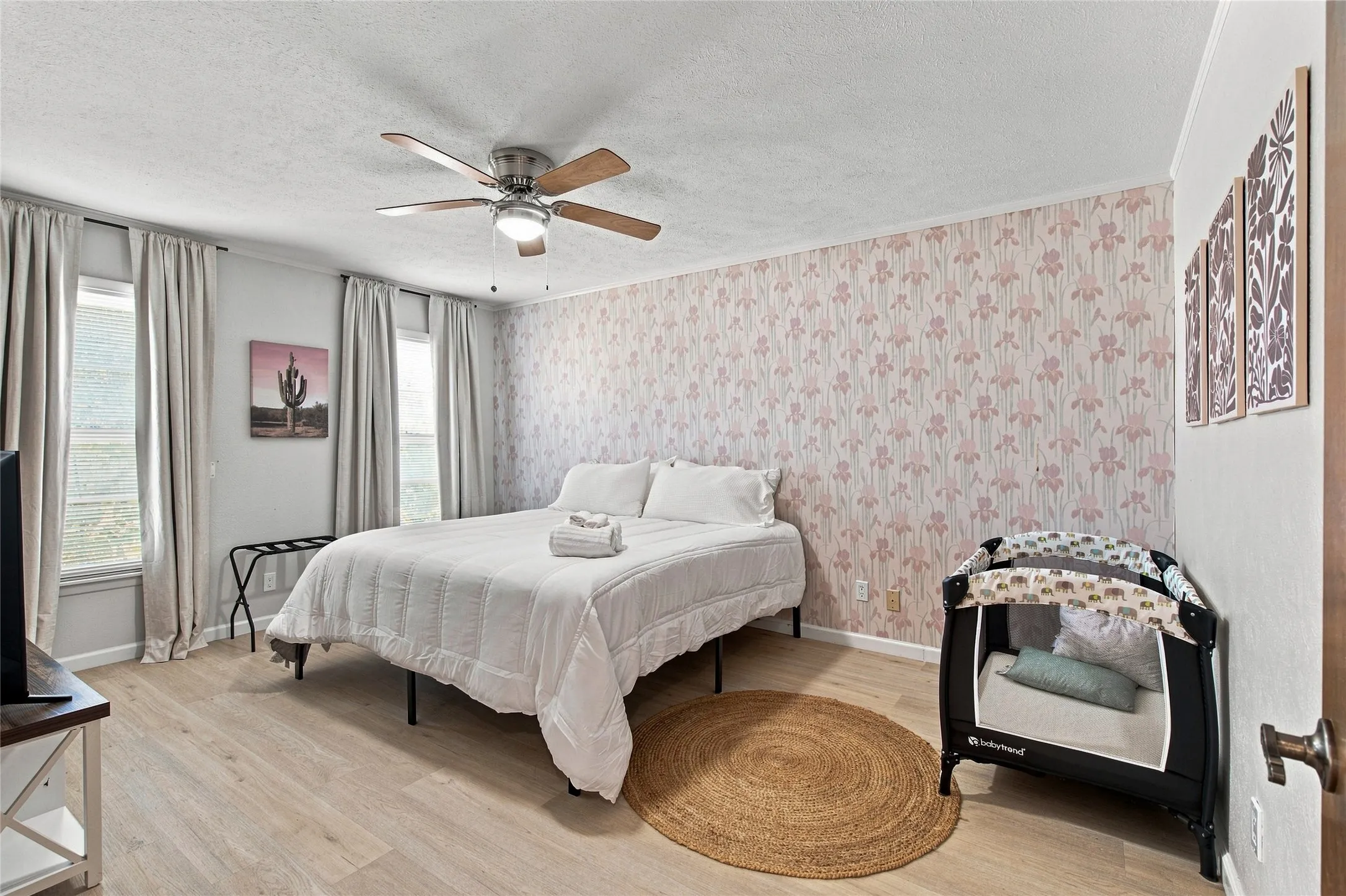 Single Family Residence For Sale in Tarrant County , 5130 Vicki Street, Haltom City, Texas 76117, 3 Bedroom, 3 Bathroom, Garage spaces, 2,233 Sqft, built in 1954, mls#21348505, Real Estate Agent in Haltom City, Homes For Sale in Tarrant county, Homes For Sale in Haltom City, Realtor in Haltom City Texas, Real Estate Brokerage Independent Realty Texas, Luminita Cordes Realtor