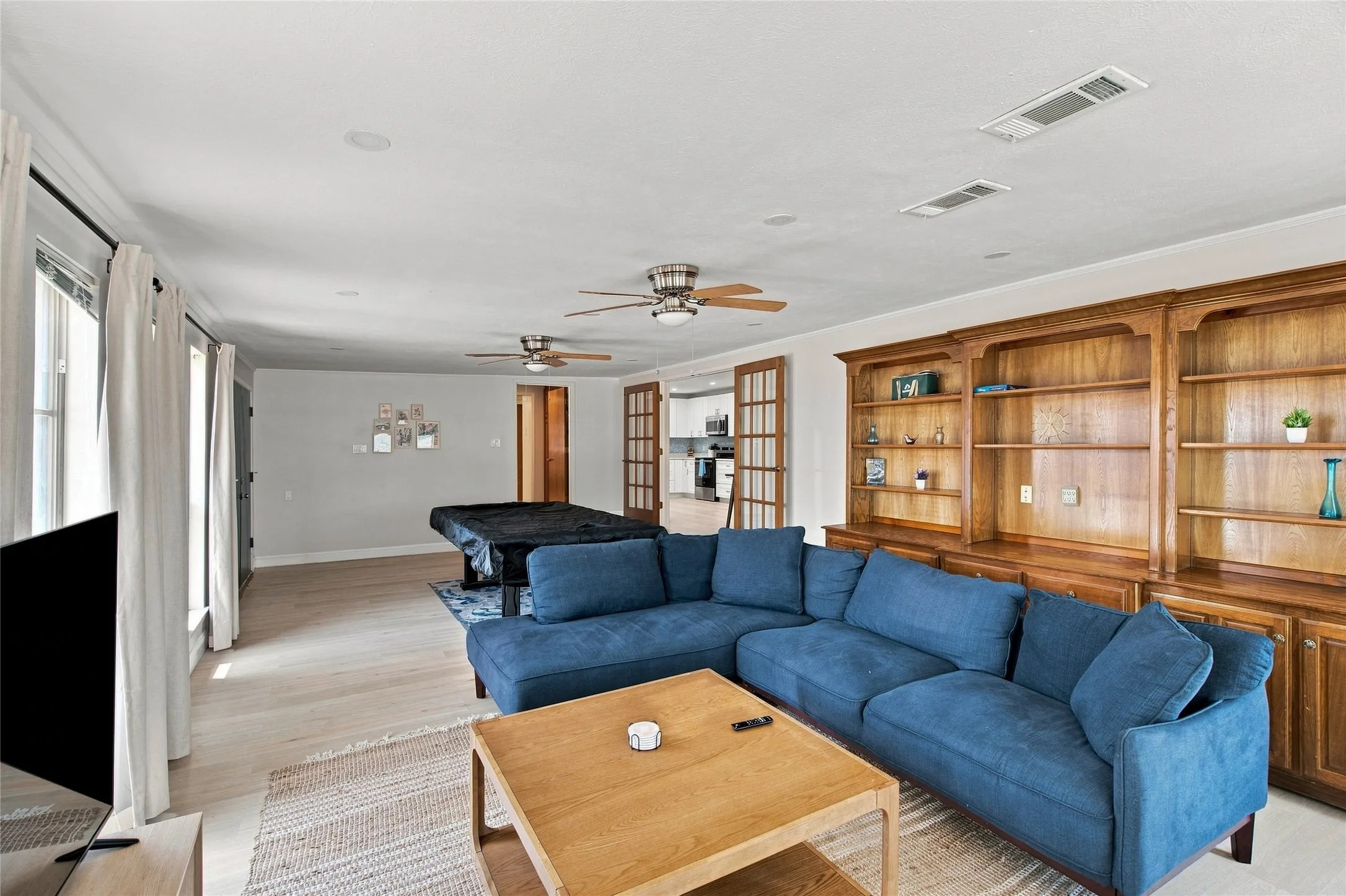Single Family Residence For Sale in Tarrant County , 5130 Vicki Street, Haltom City, Texas 76117, 3 Bedroom, 3 Bathroom, Garage spaces, 2,233 Sqft, built in 1954, mls#21348505, Real Estate Agent in Haltom City, Homes For Sale in Tarrant county, Homes For Sale in Haltom City, Realtor in Haltom City Texas, Real Estate Brokerage Independent Realty Texas, Luminita Cordes Realtor